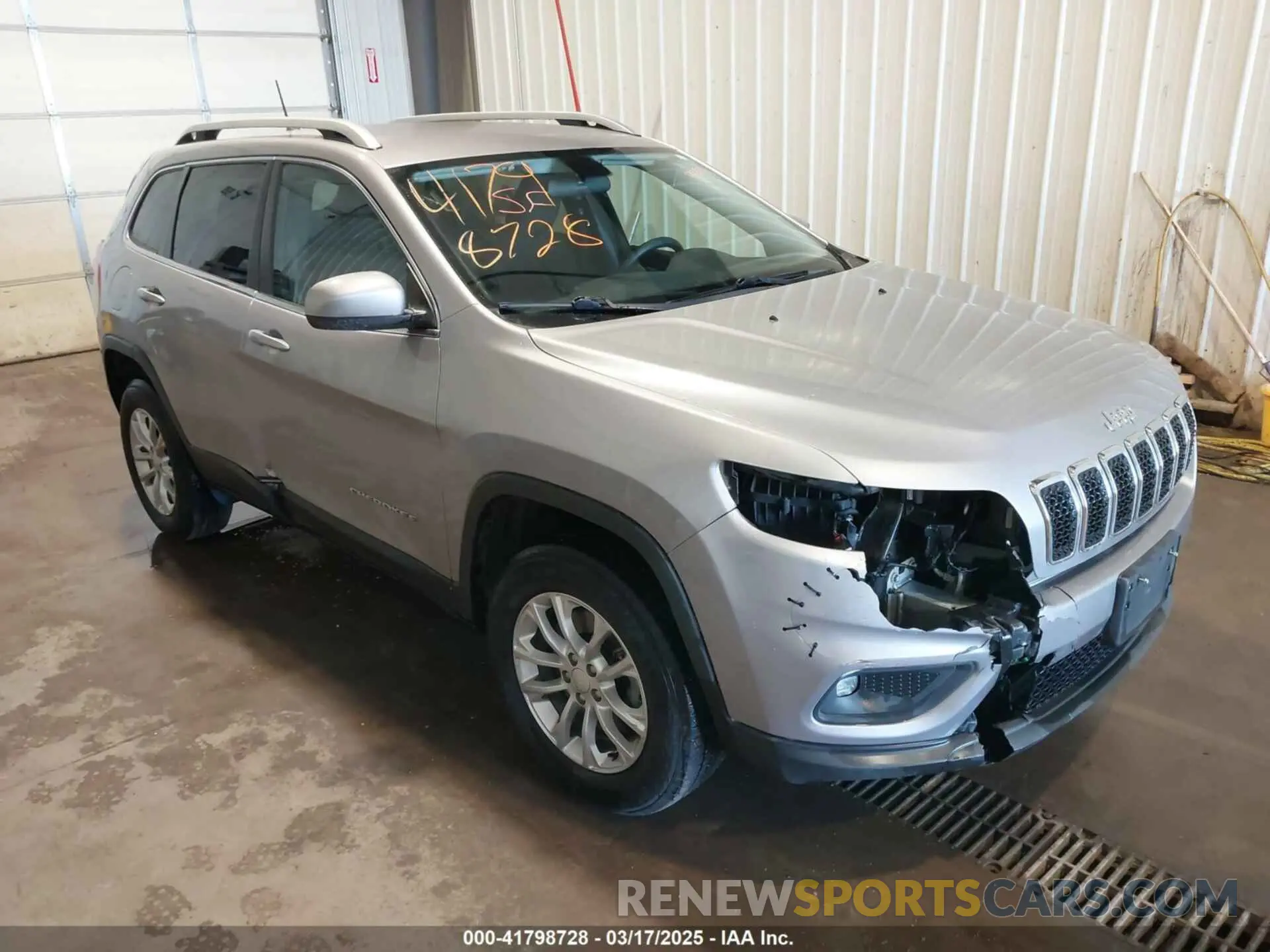 1 Photograph of a damaged car 1C4PJMCB0KD122398 JEEP CHEROKEE 2019