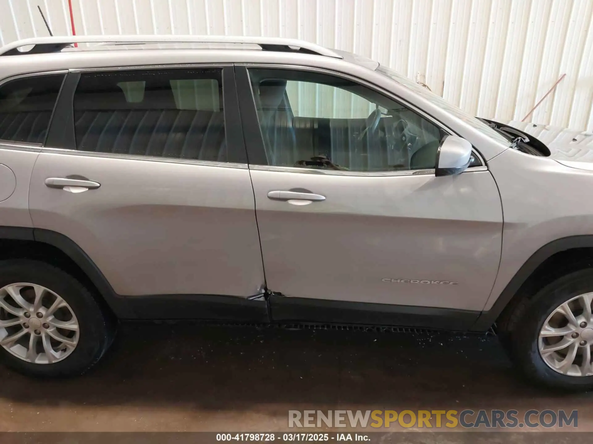 13 Photograph of a damaged car 1C4PJMCB0KD122398 JEEP CHEROKEE 2019