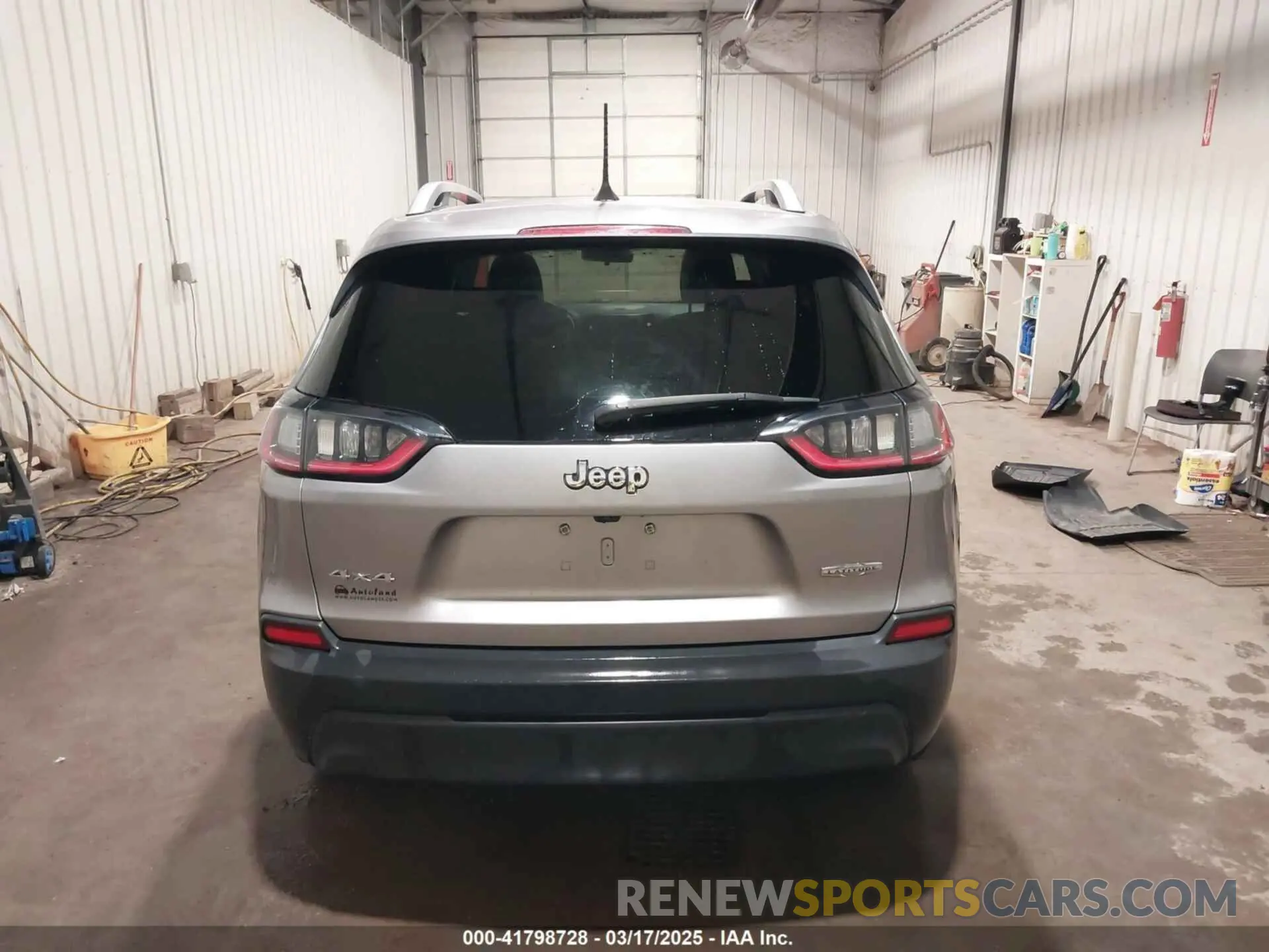 16 Photograph of a damaged car 1C4PJMCB0KD122398 JEEP CHEROKEE 2019