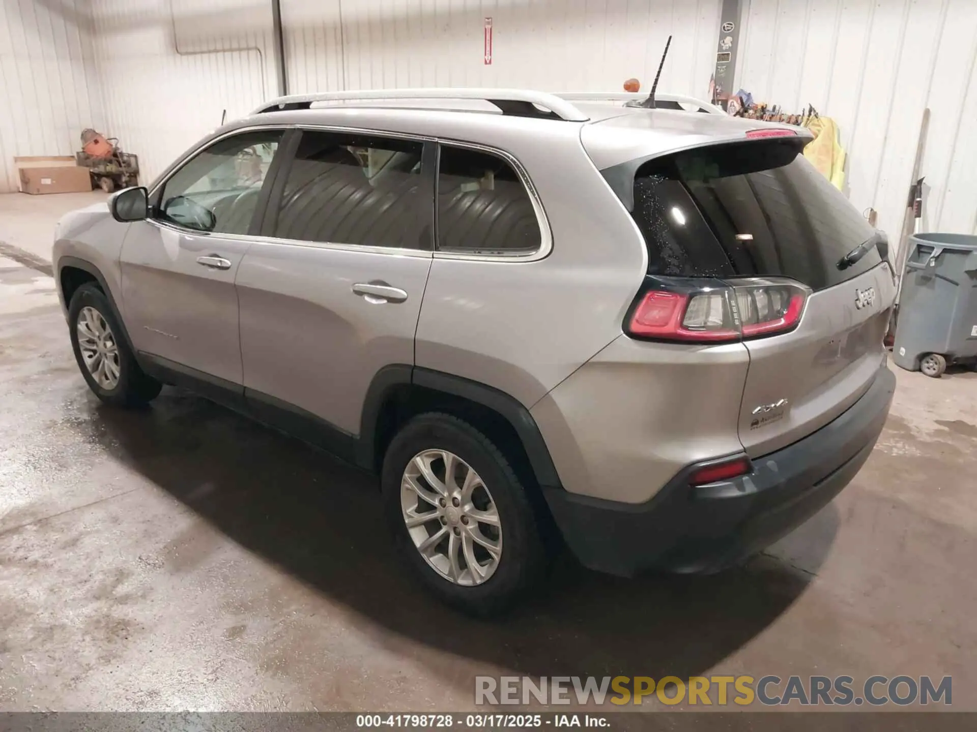 3 Photograph of a damaged car 1C4PJMCB0KD122398 JEEP CHEROKEE 2019