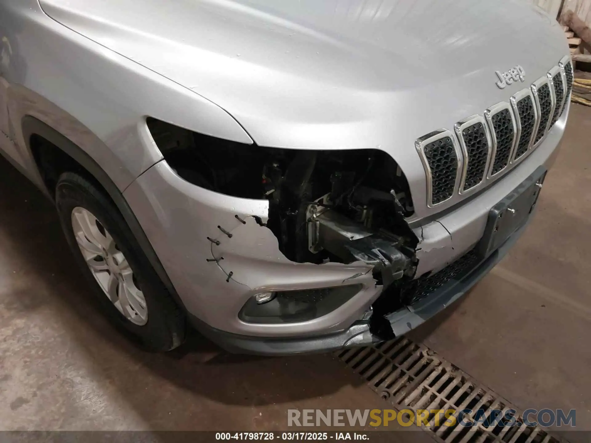 6 Photograph of a damaged car 1C4PJMCB0KD122398 JEEP CHEROKEE 2019