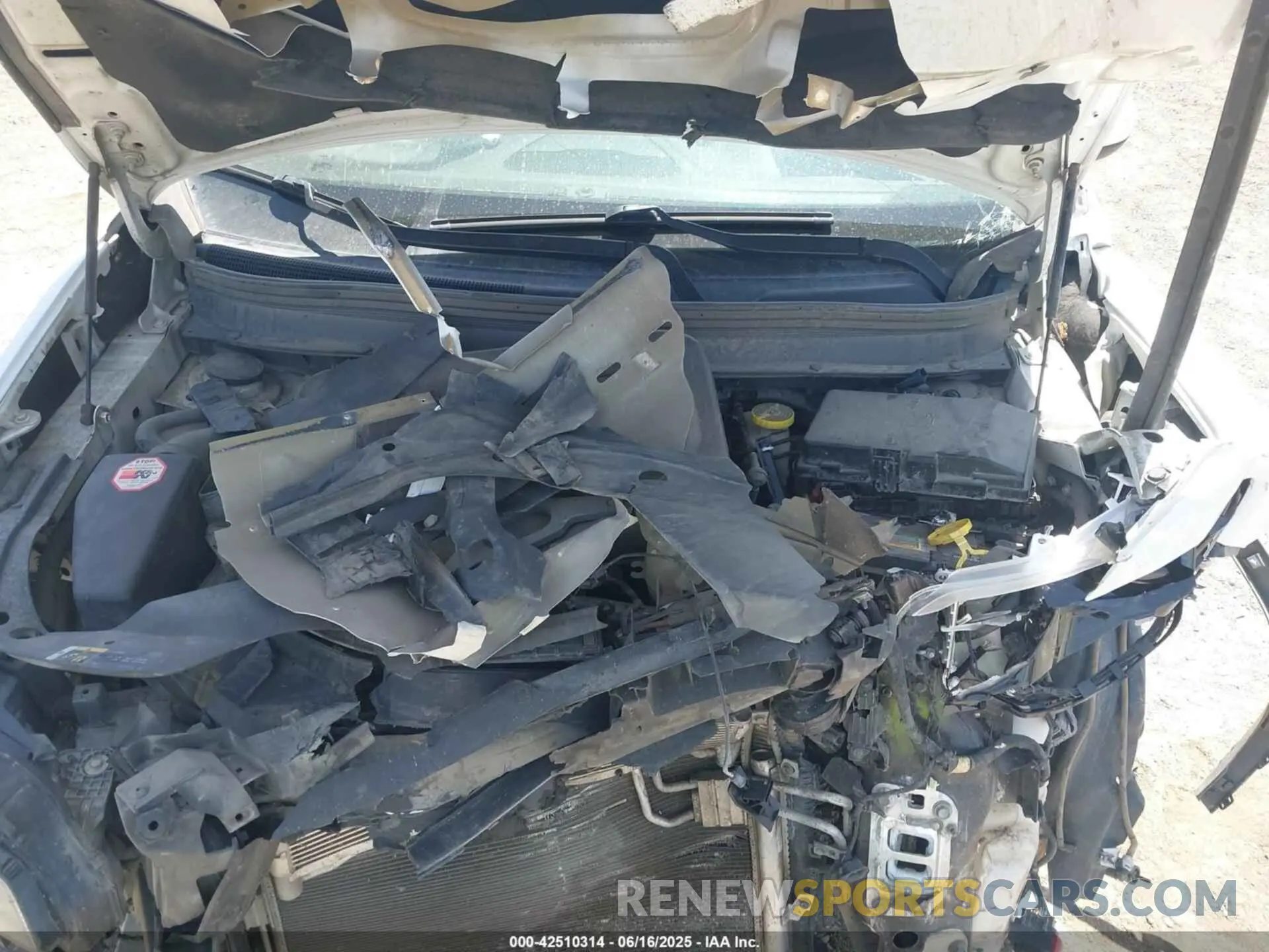 10 Photograph of a damaged car 1C4PJMCB0KD161976 JEEP CHEROKEE 2019