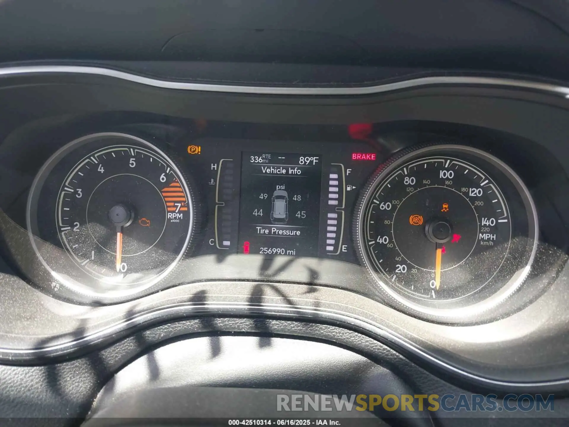 15 Photograph of a damaged car 1C4PJMCB0KD161976 JEEP CHEROKEE 2019