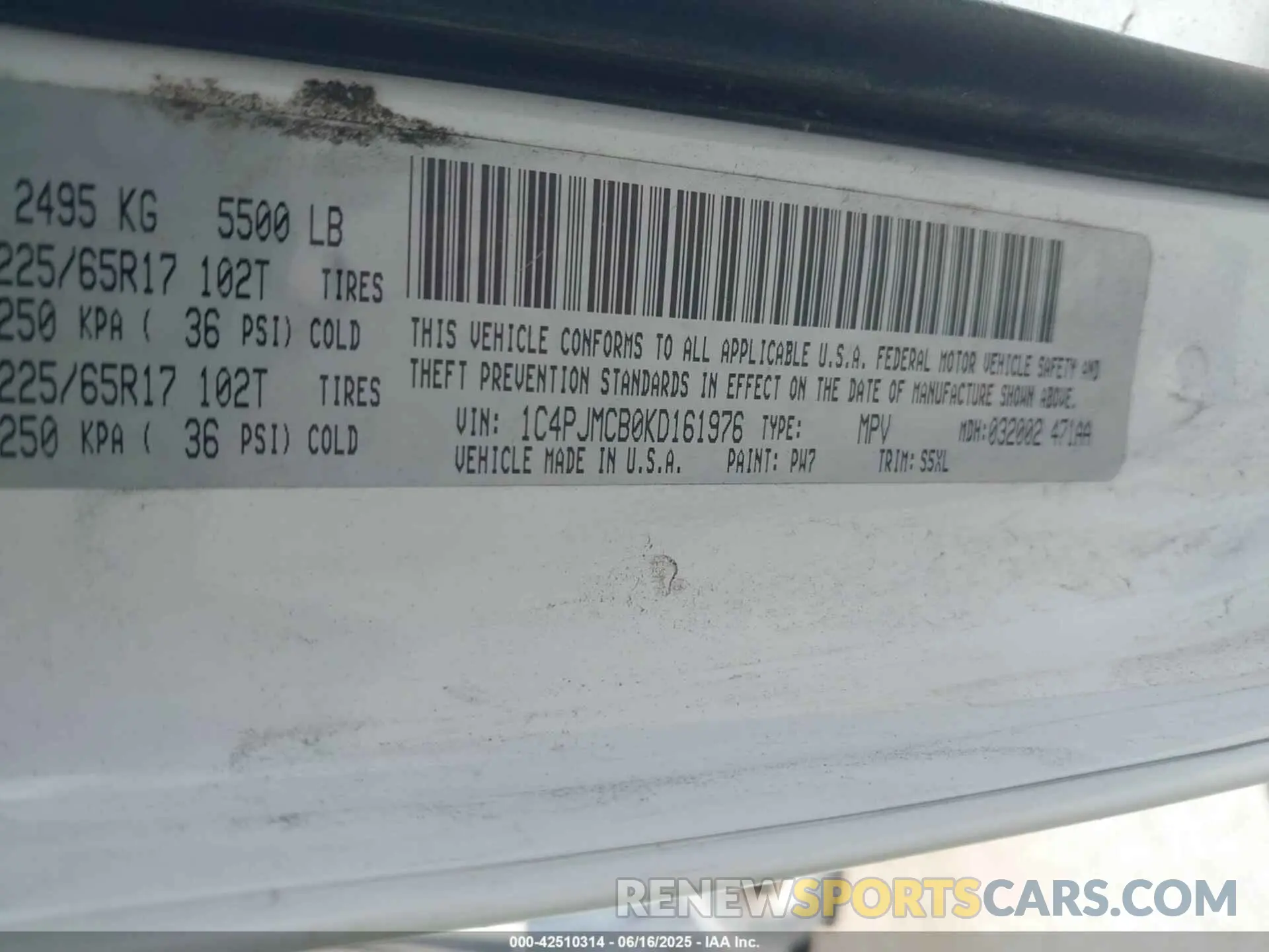 9 Photograph of a damaged car 1C4PJMCB0KD161976 JEEP CHEROKEE 2019