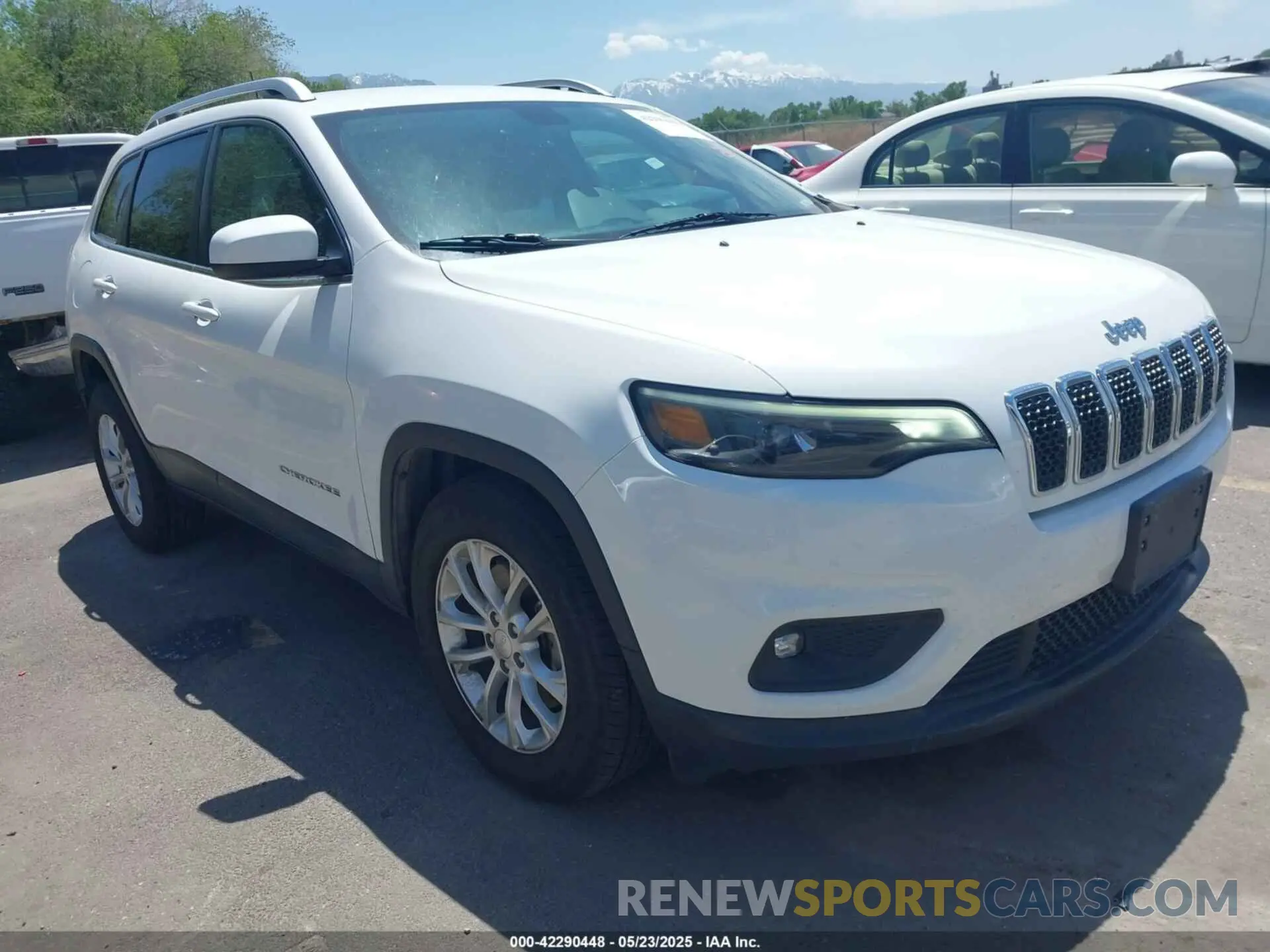 1 Photograph of a damaged car 1C4PJMCB1KD228813 JEEP CHEROKEE 2019