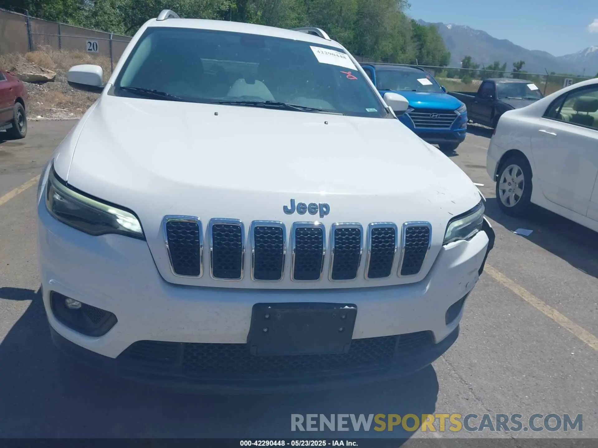 12 Photograph of a damaged car 1C4PJMCB1KD228813 JEEP CHEROKEE 2019
