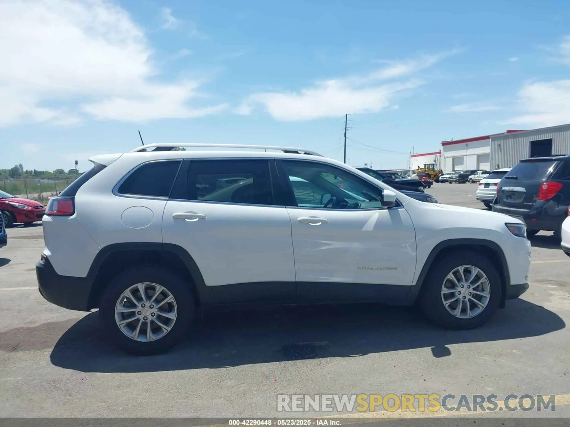 13 Photograph of a damaged car 1C4PJMCB1KD228813 JEEP CHEROKEE 2019