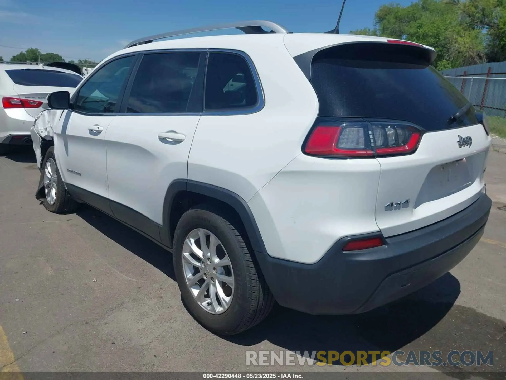3 Photograph of a damaged car 1C4PJMCB1KD228813 JEEP CHEROKEE 2019