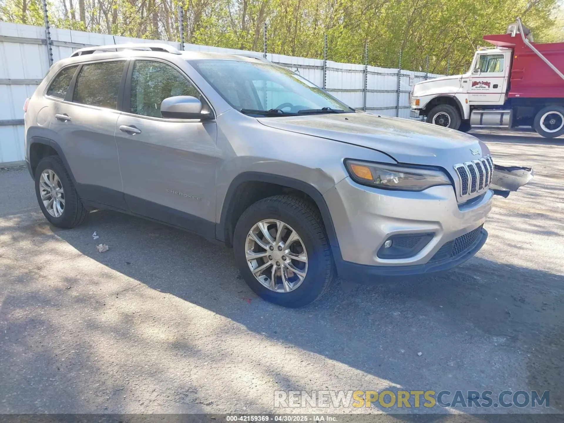 1 Photograph of a damaged car 1C4PJMCB2KD194252 JEEP CHEROKEE 2019