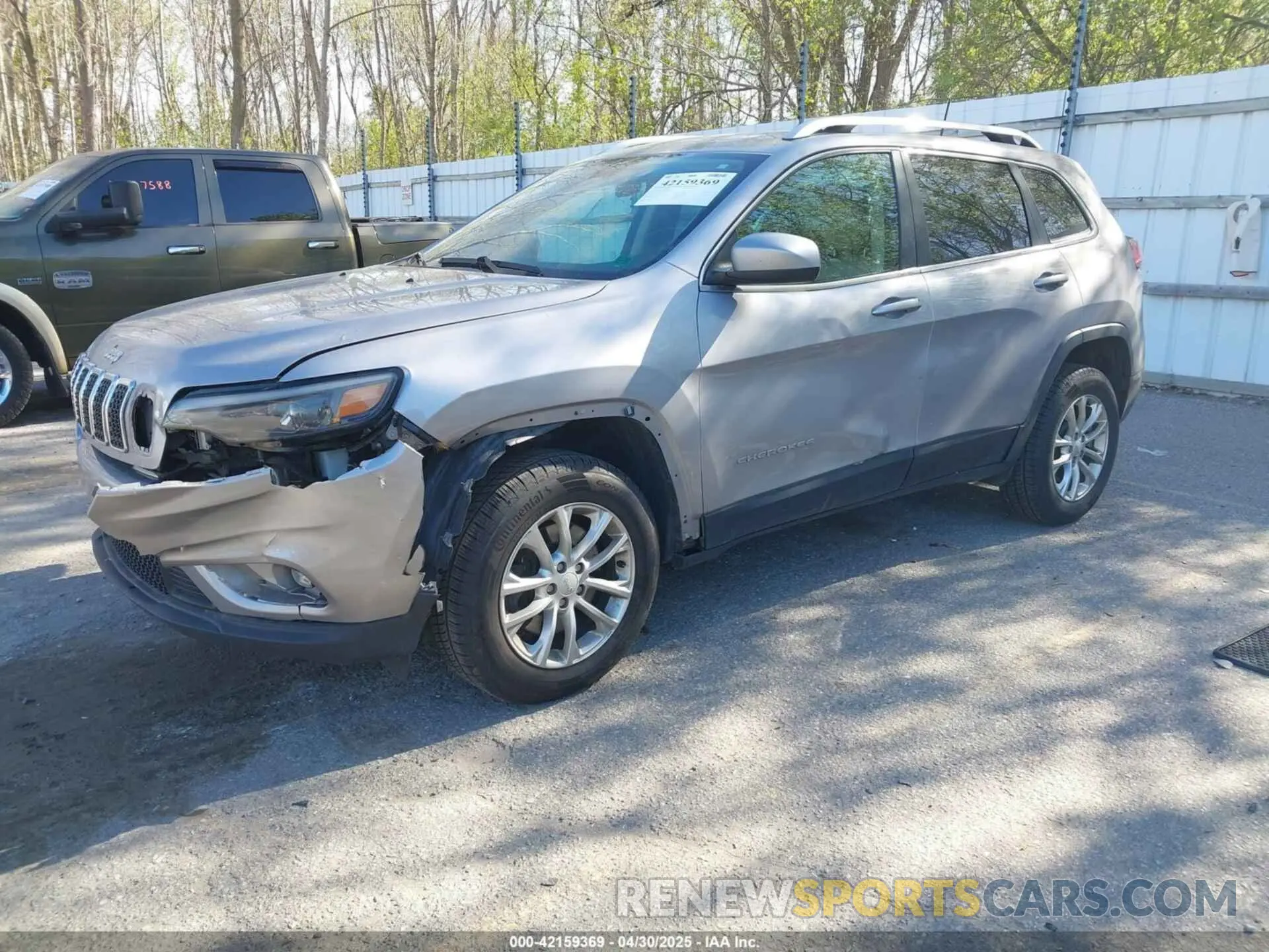 2 Photograph of a damaged car 1C4PJMCB2KD194252 JEEP CHEROKEE 2019