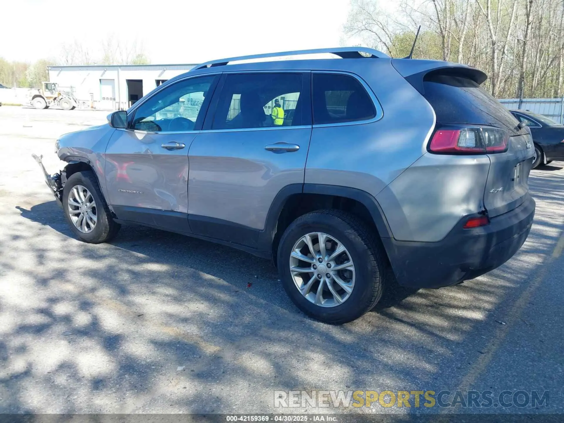 3 Photograph of a damaged car 1C4PJMCB2KD194252 JEEP CHEROKEE 2019