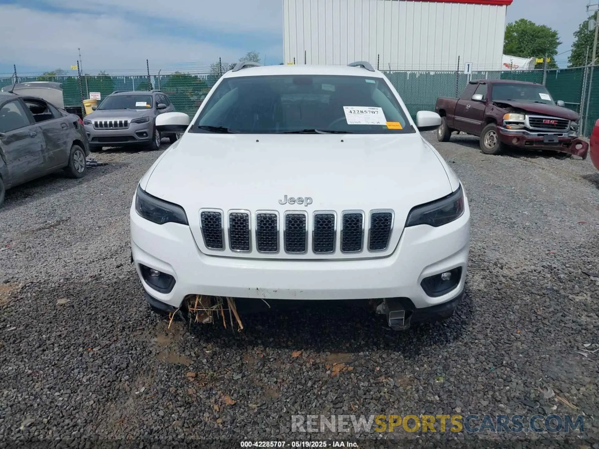 12 Photograph of a damaged car 1C4PJMCB2KD283559 JEEP CHEROKEE 2019