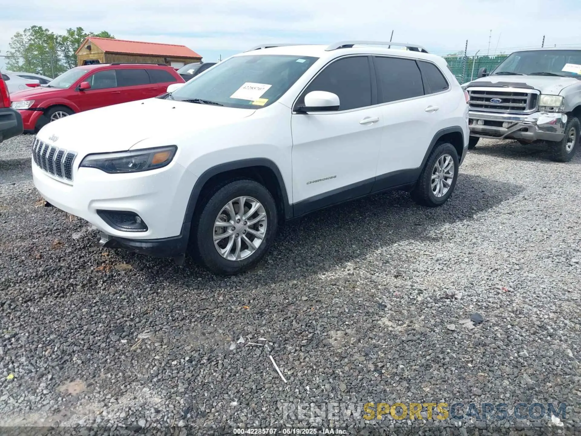 2 Photograph of a damaged car 1C4PJMCB2KD283559 JEEP CHEROKEE 2019