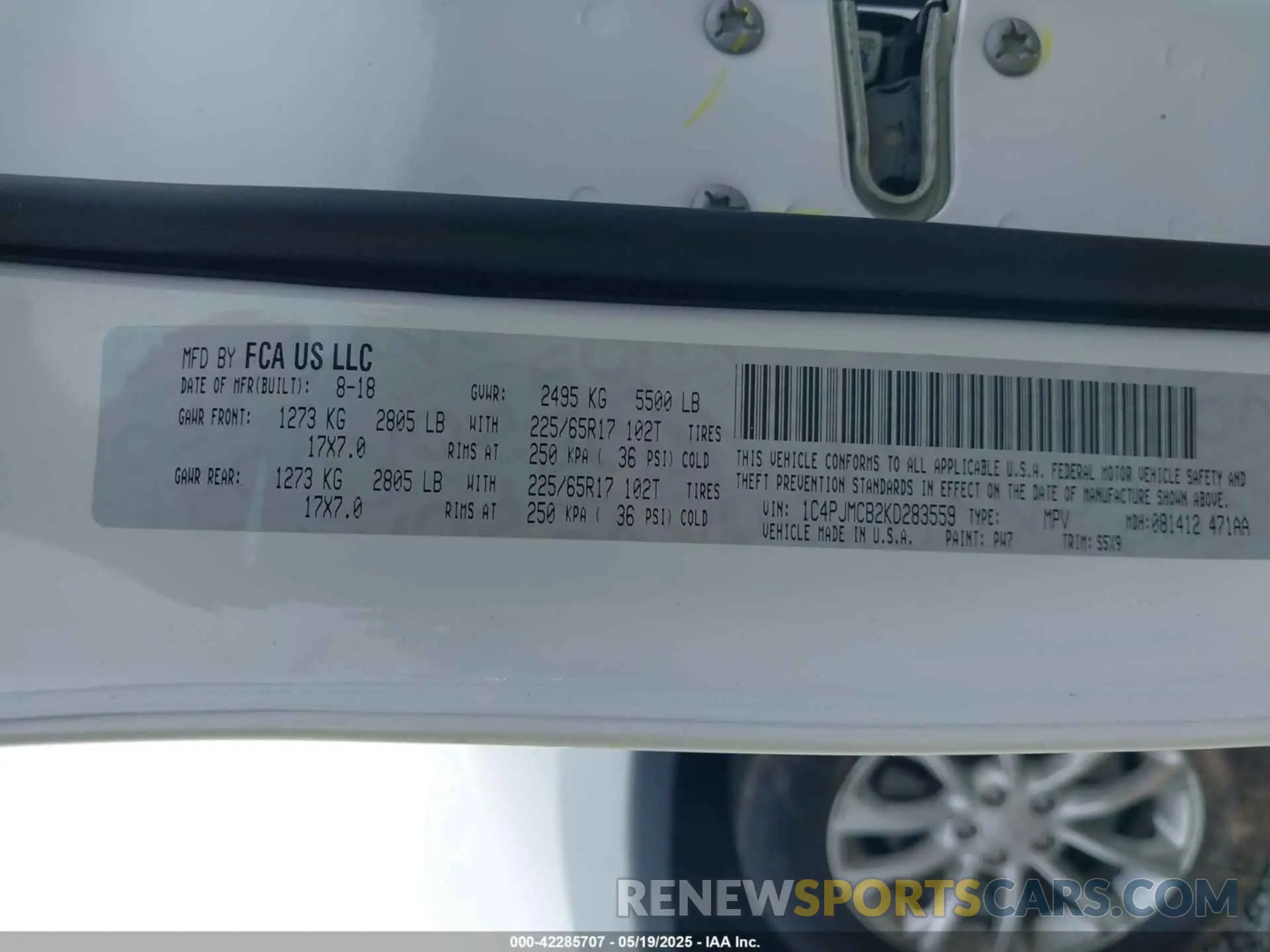 9 Photograph of a damaged car 1C4PJMCB2KD283559 JEEP CHEROKEE 2019