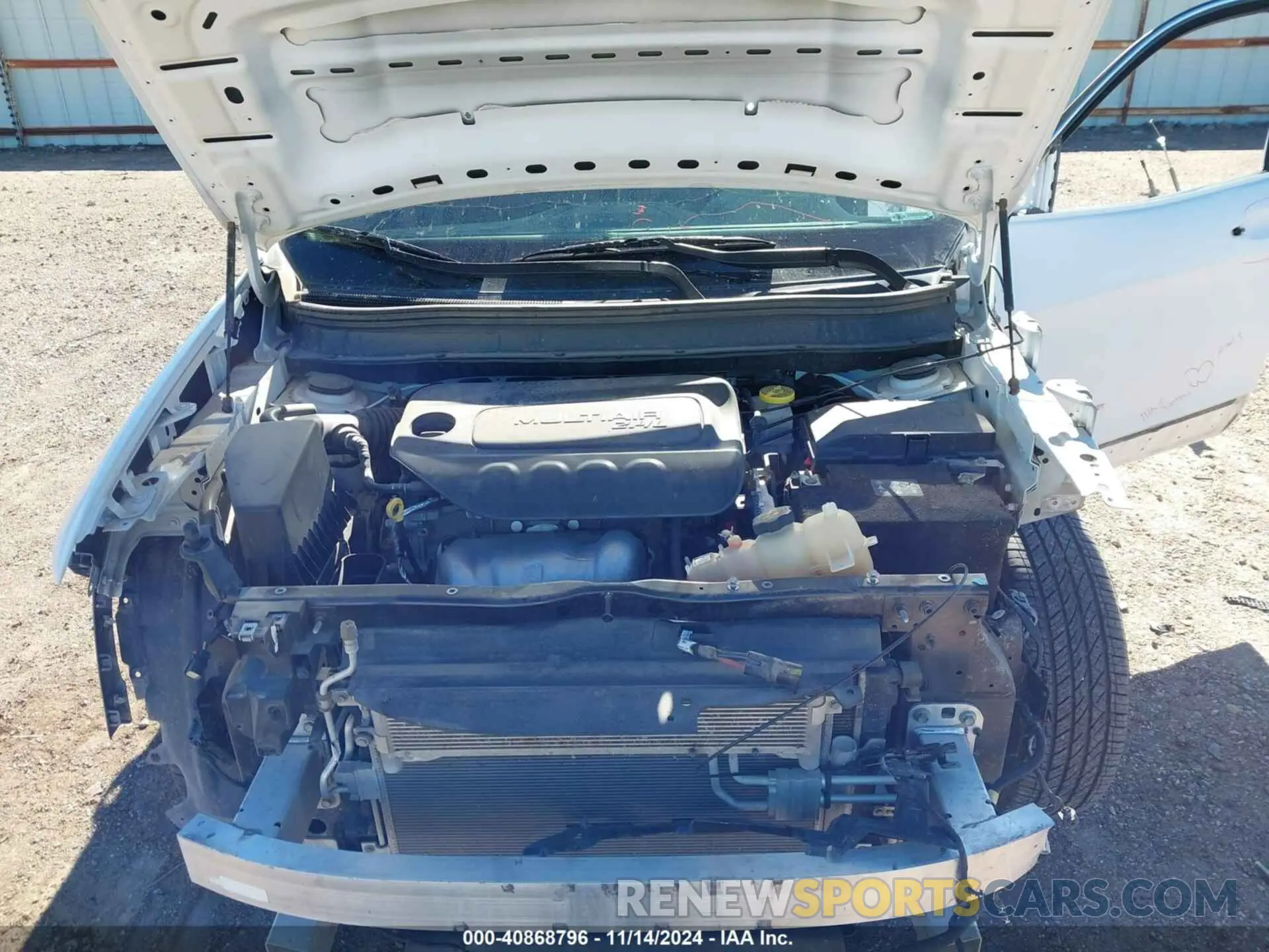 10 Photograph of a damaged car 1C4PJMCB2KD352024 JEEP CHEROKEE 2019