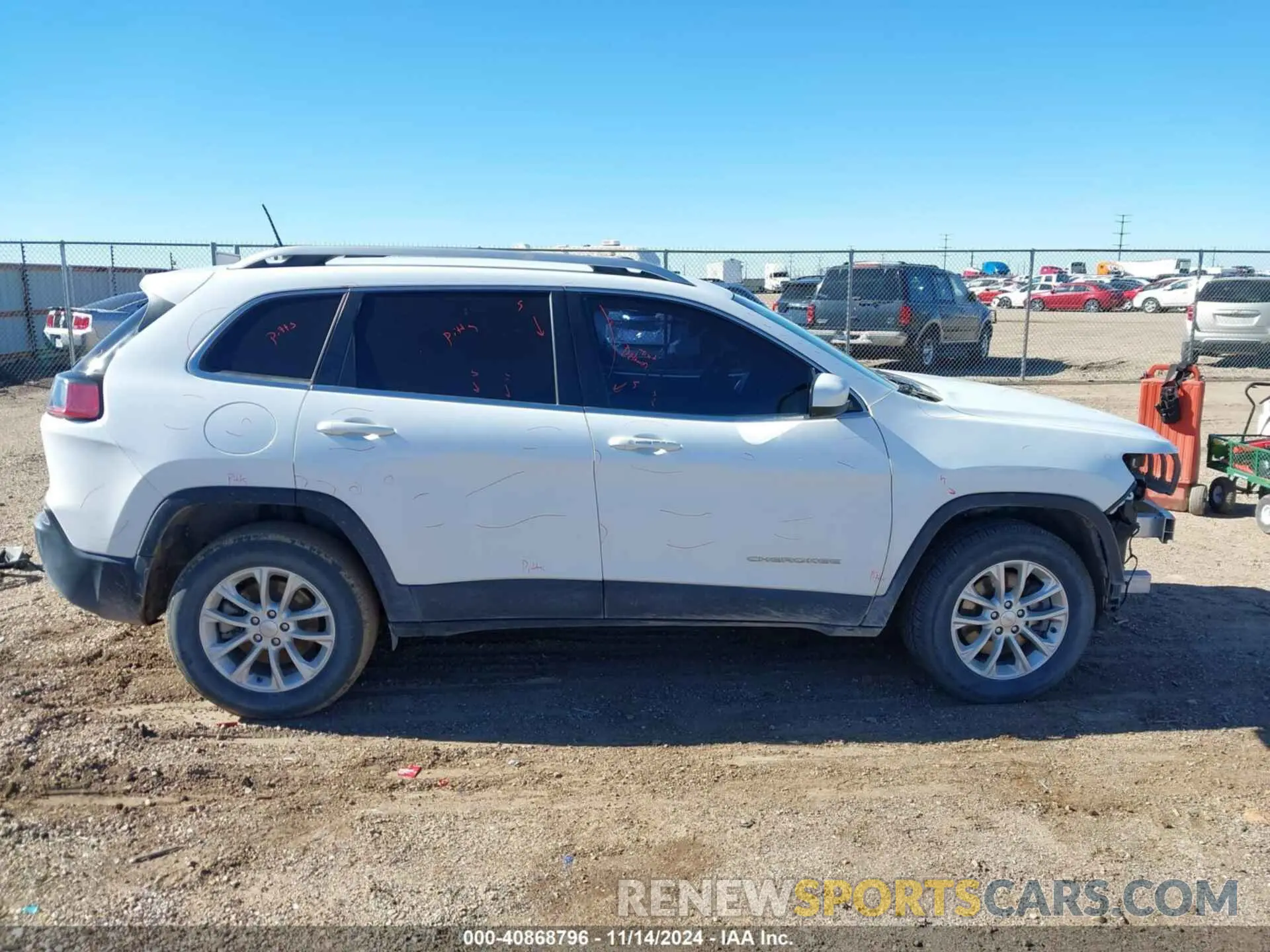 14 Photograph of a damaged car 1C4PJMCB2KD352024 JEEP CHEROKEE 2019