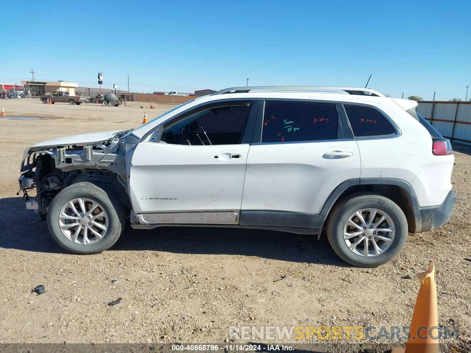 15 Photograph of a damaged car 1C4PJMCB2KD352024 JEEP CHEROKEE 2019