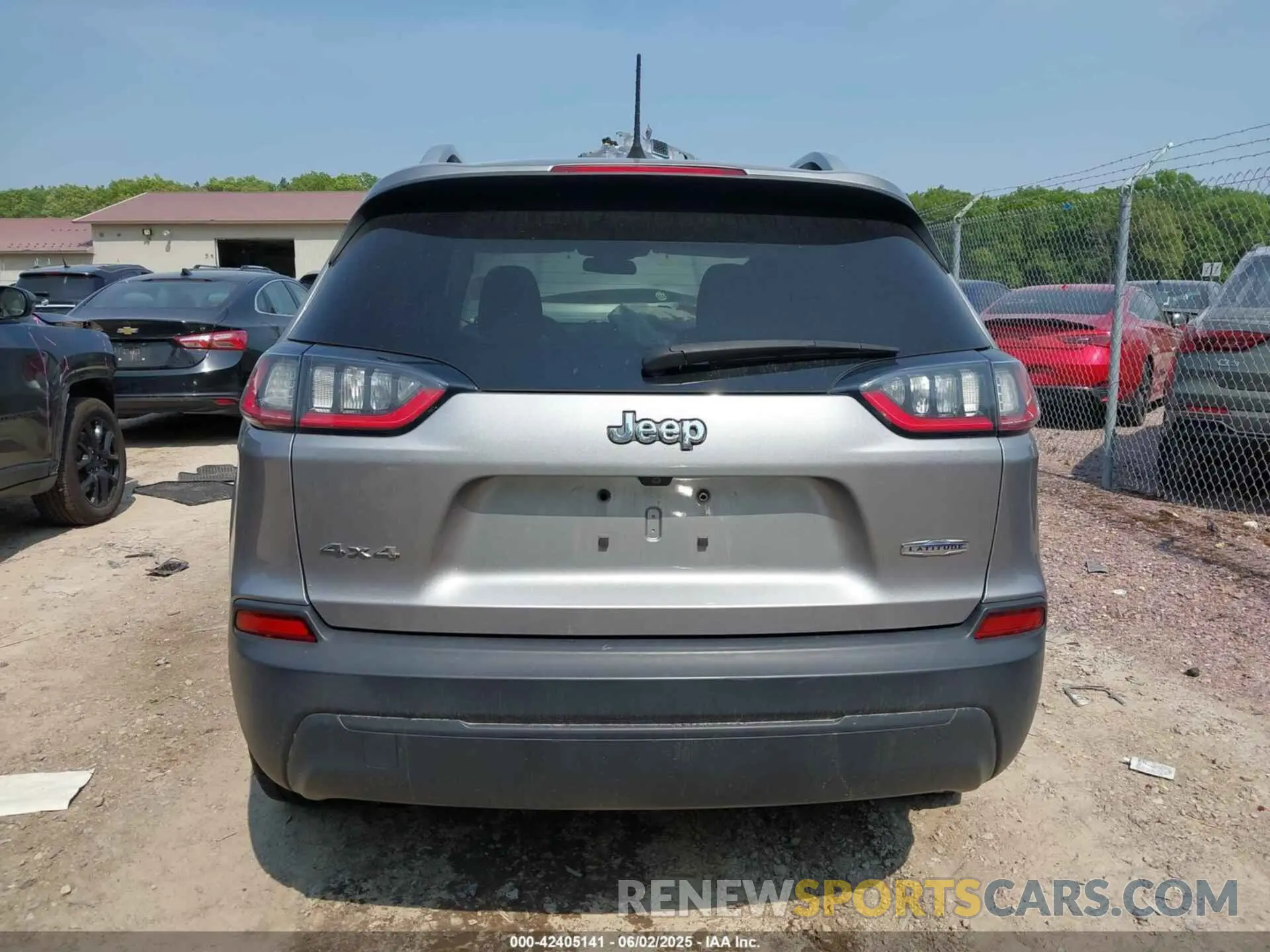 16 Photograph of a damaged car 1C4PJMCB2KD394337 JEEP CHEROKEE 2019