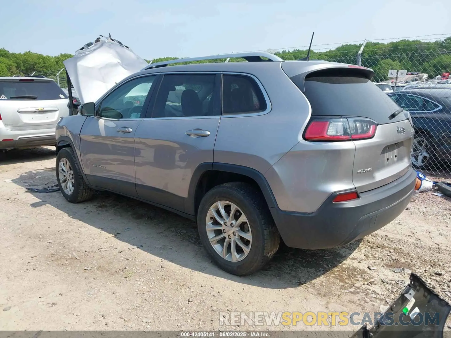 3 Photograph of a damaged car 1C4PJMCB2KD394337 JEEP CHEROKEE 2019