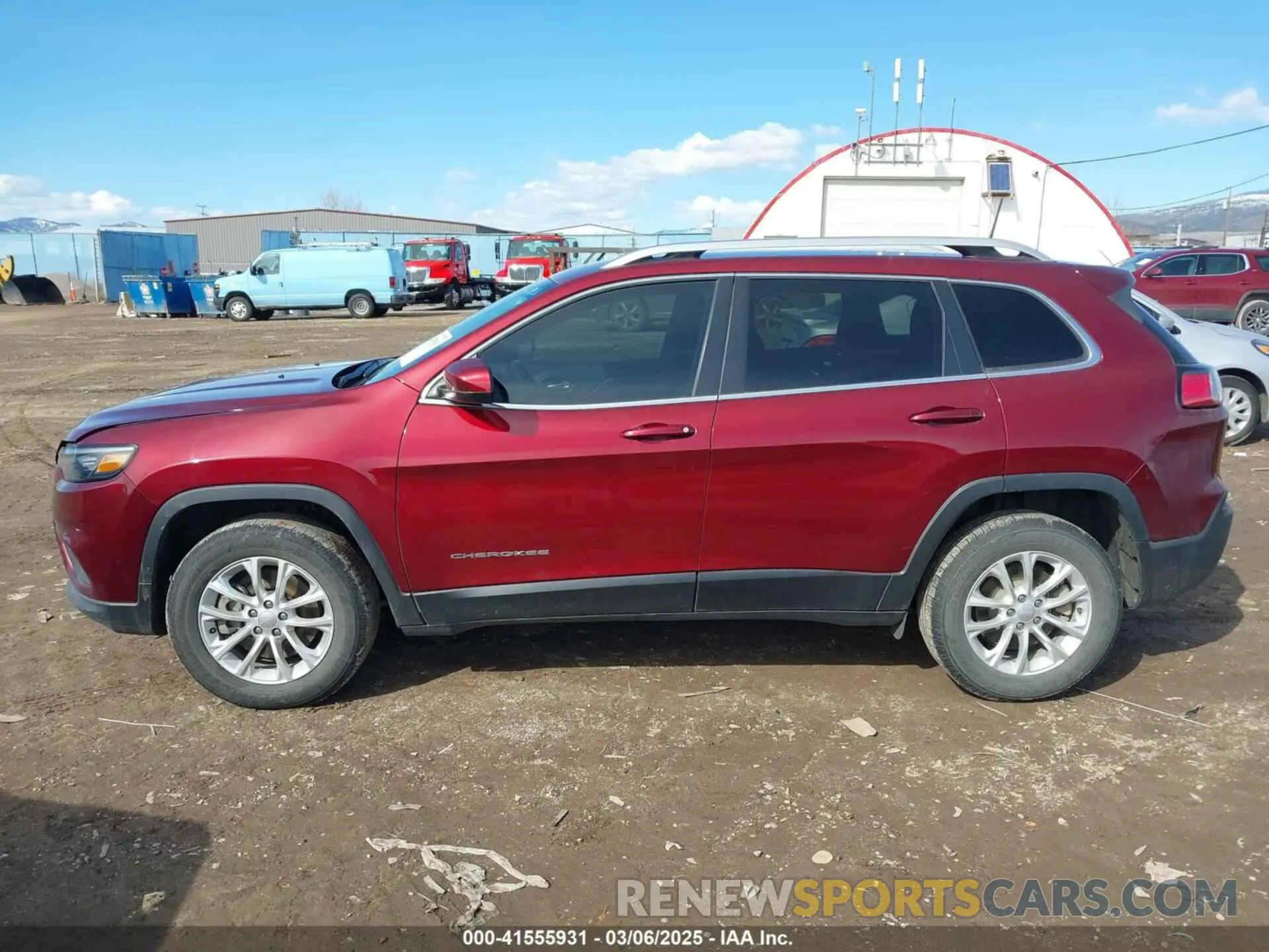 15 Photograph of a damaged car 1C4PJMCB2KD473832 JEEP CHEROKEE 2019