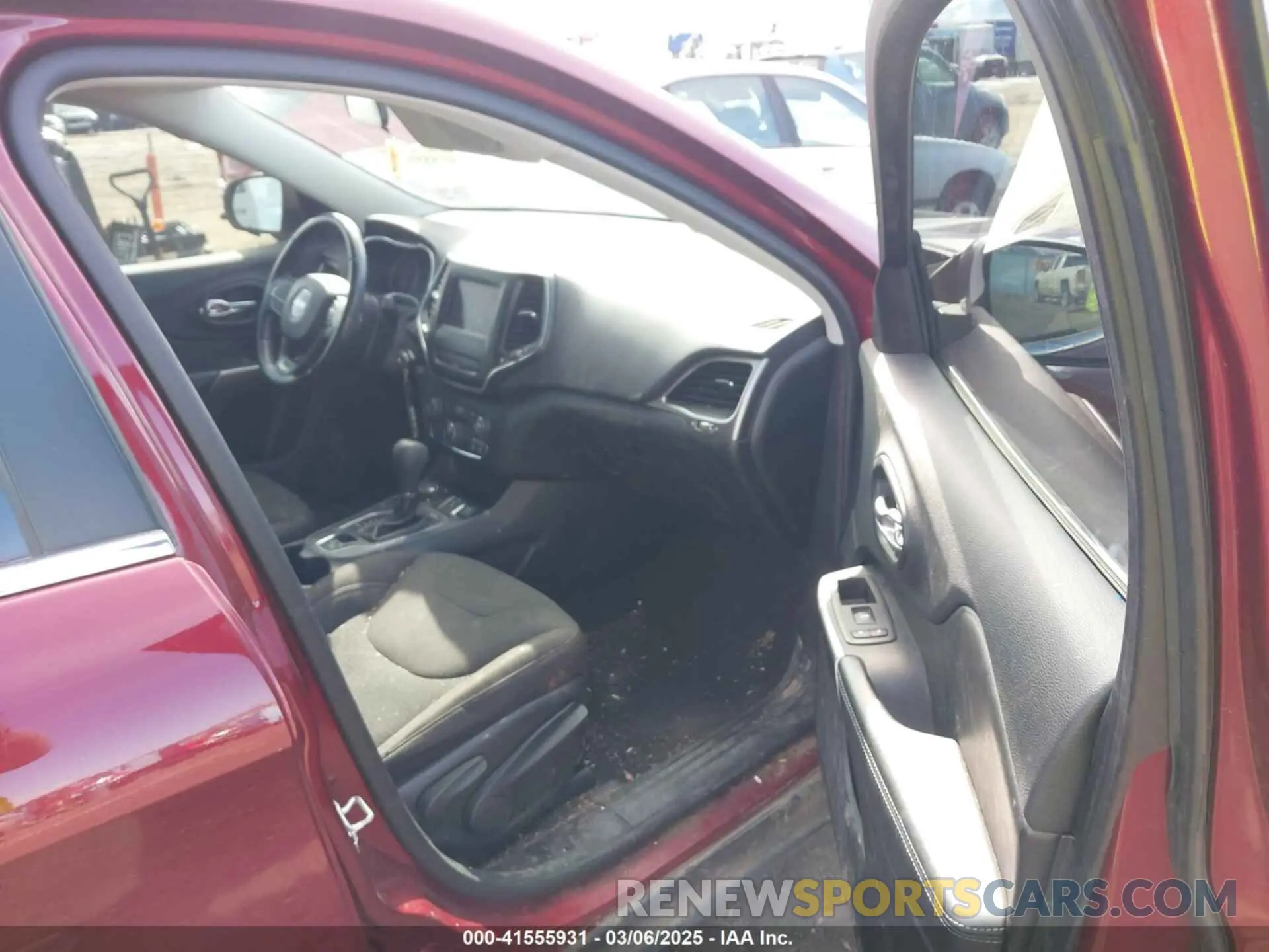 5 Photograph of a damaged car 1C4PJMCB2KD473832 JEEP CHEROKEE 2019