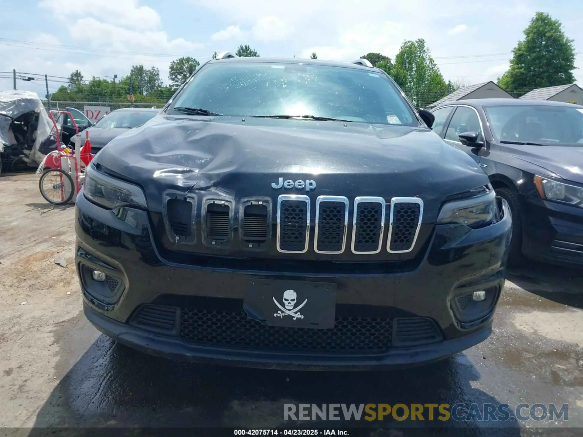 12 Photograph of a damaged car 1C4PJMCB2KD489920 JEEP CHEROKEE 2019