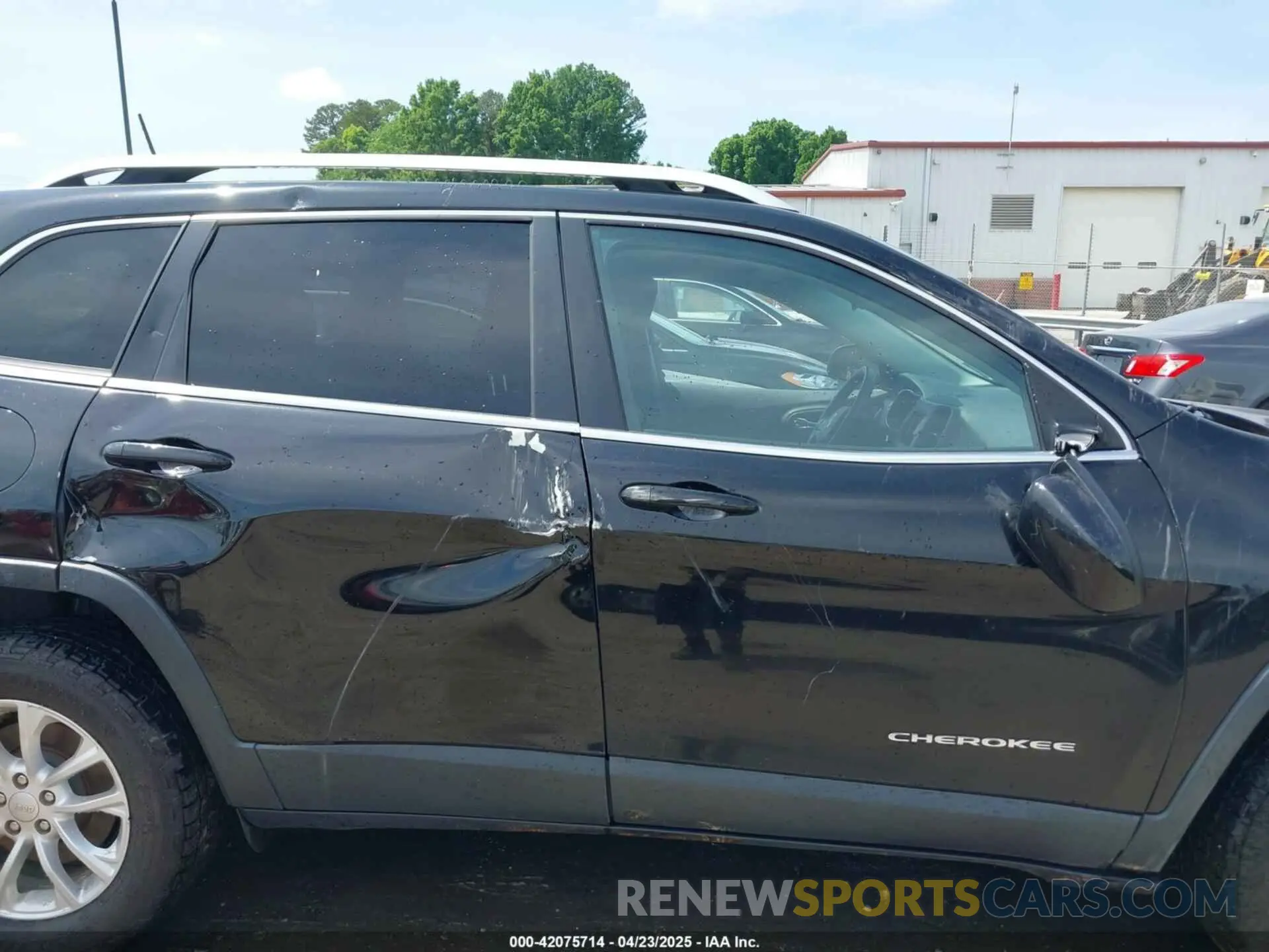 13 Photograph of a damaged car 1C4PJMCB2KD489920 JEEP CHEROKEE 2019