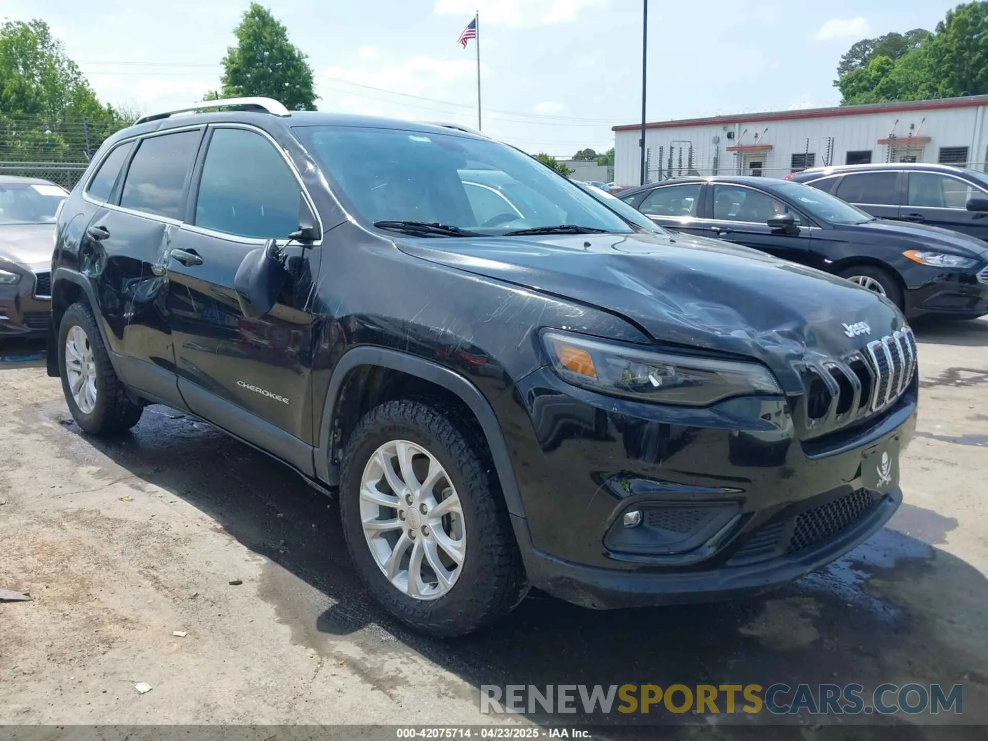 17 Photograph of a damaged car 1C4PJMCB2KD489920 JEEP CHEROKEE 2019