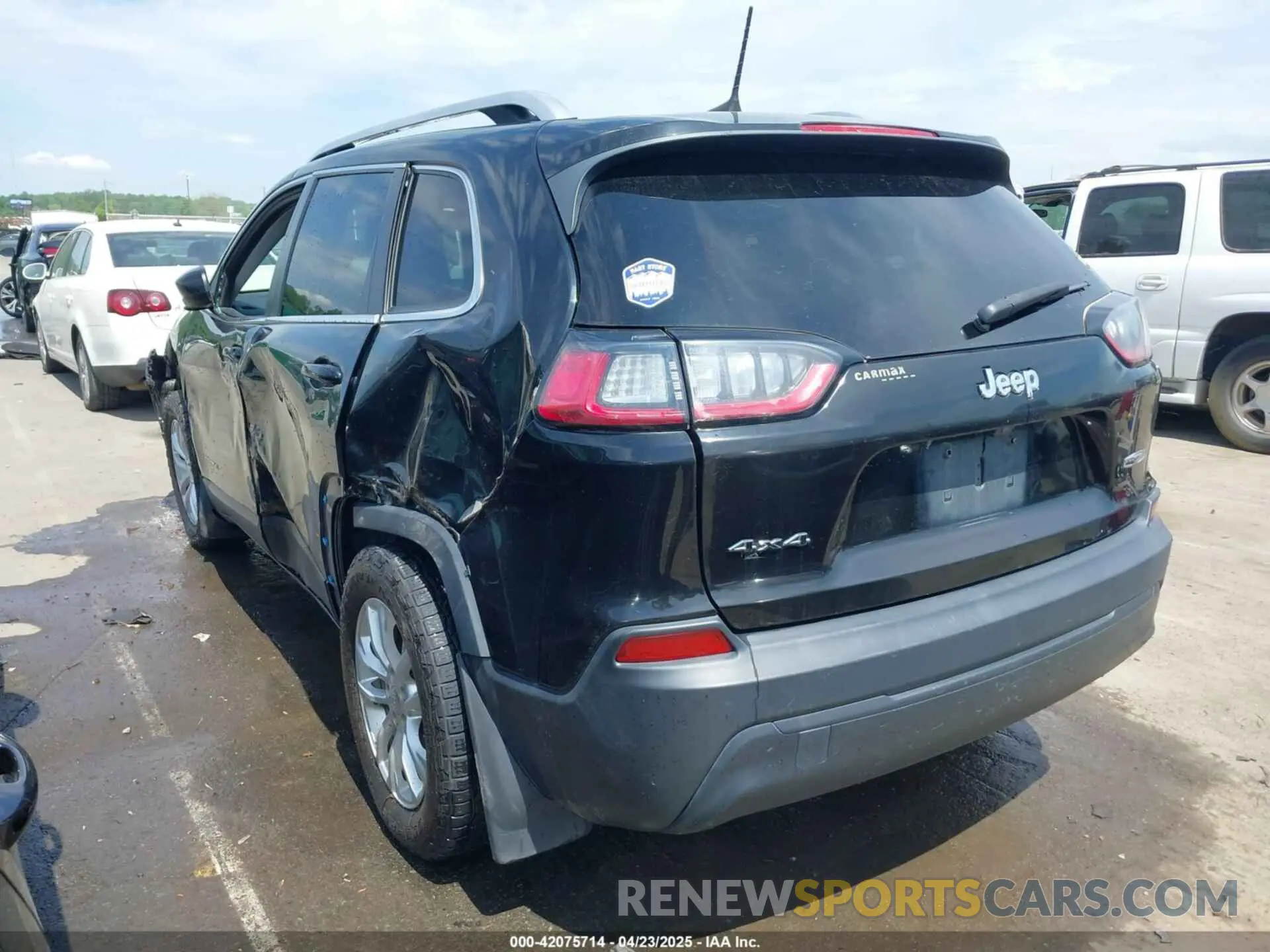 3 Photograph of a damaged car 1C4PJMCB2KD489920 JEEP CHEROKEE 2019