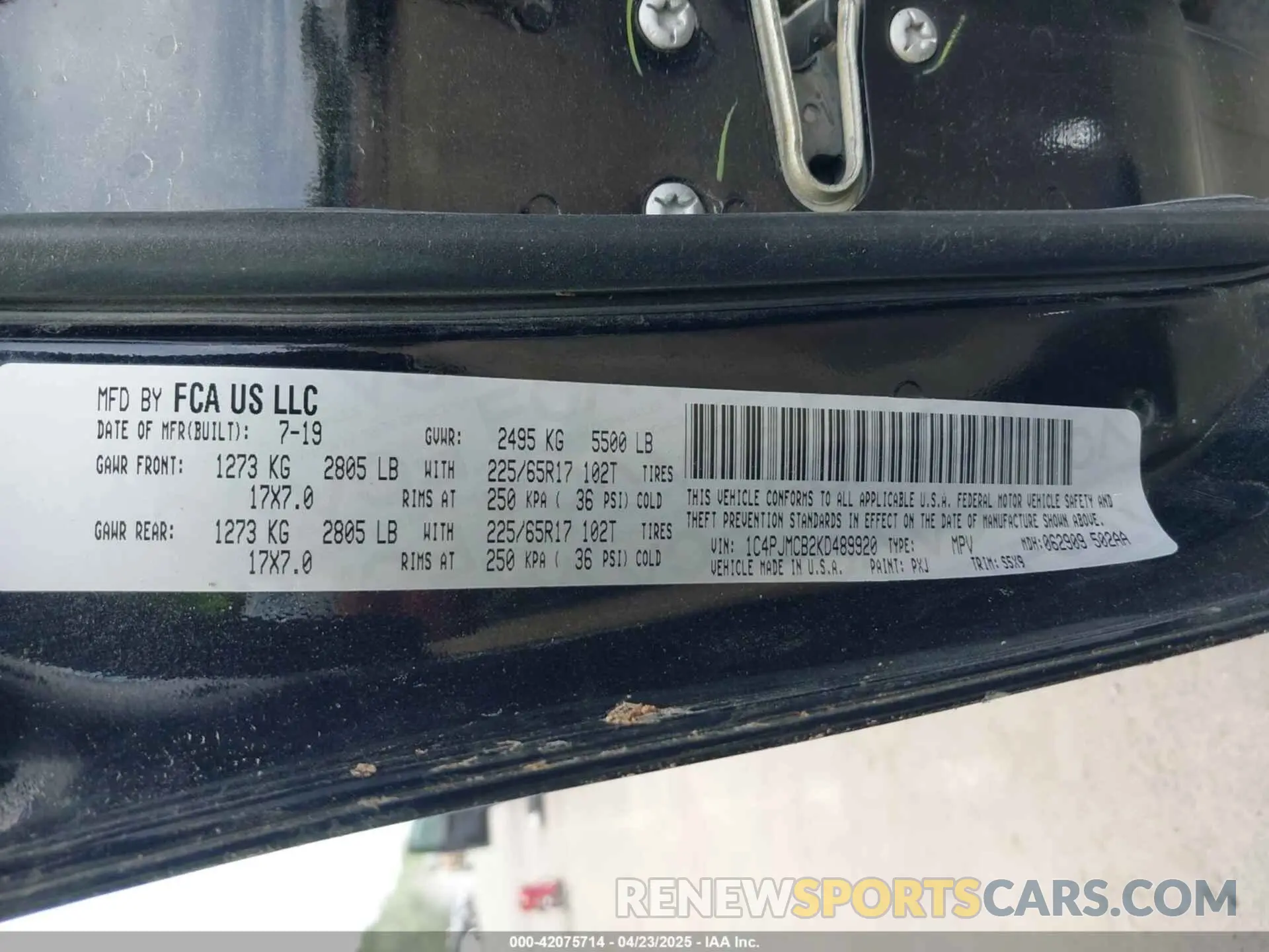 9 Photograph of a damaged car 1C4PJMCB2KD489920 JEEP CHEROKEE 2019