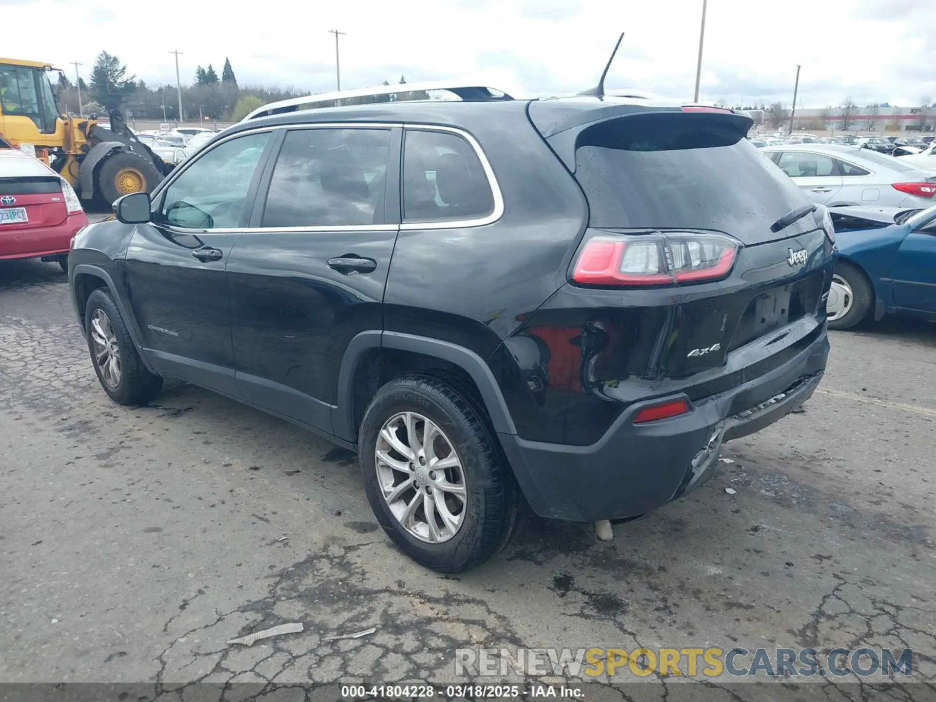 3 Photograph of a damaged car 1C4PJMCB3KD351478 JEEP CHEROKEE 2019