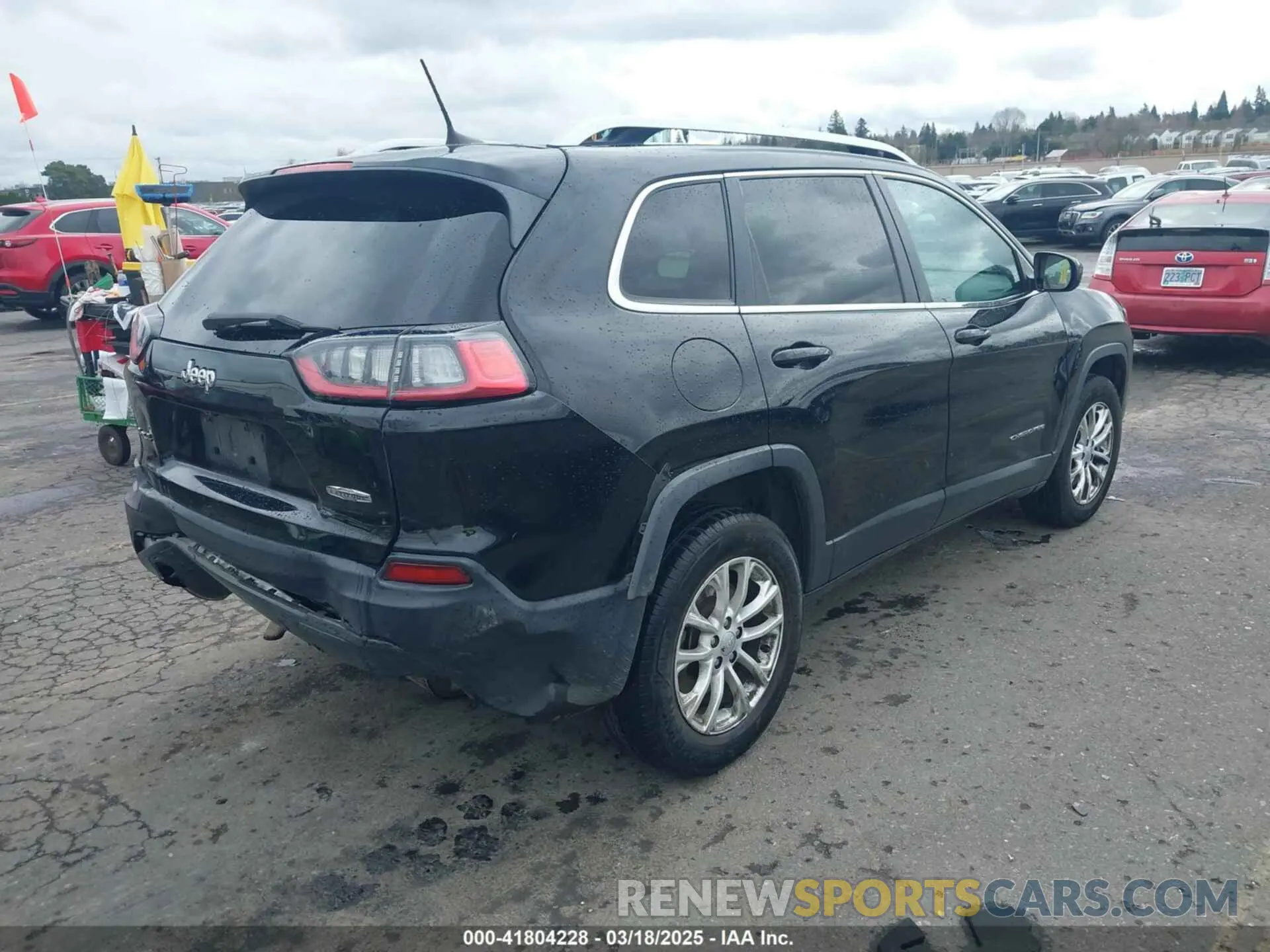 4 Photograph of a damaged car 1C4PJMCB3KD351478 JEEP CHEROKEE 2019