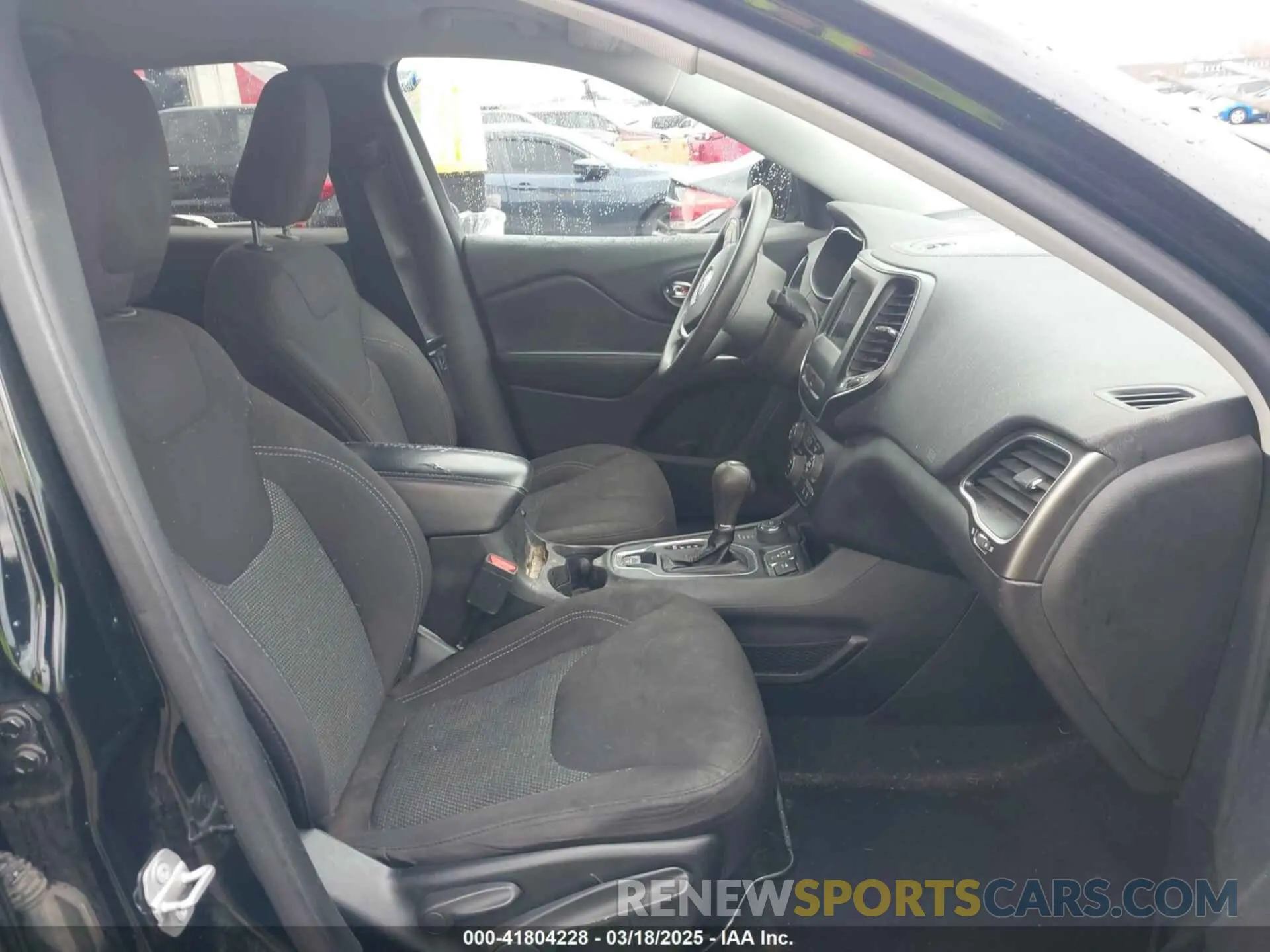 5 Photograph of a damaged car 1C4PJMCB3KD351478 JEEP CHEROKEE 2019