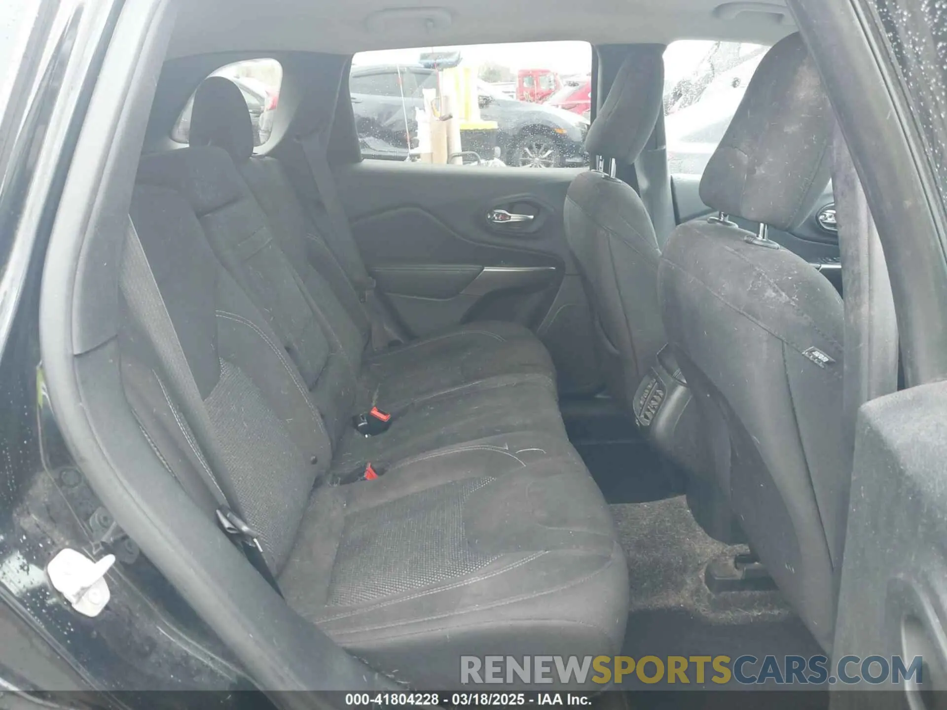 8 Photograph of a damaged car 1C4PJMCB3KD351478 JEEP CHEROKEE 2019