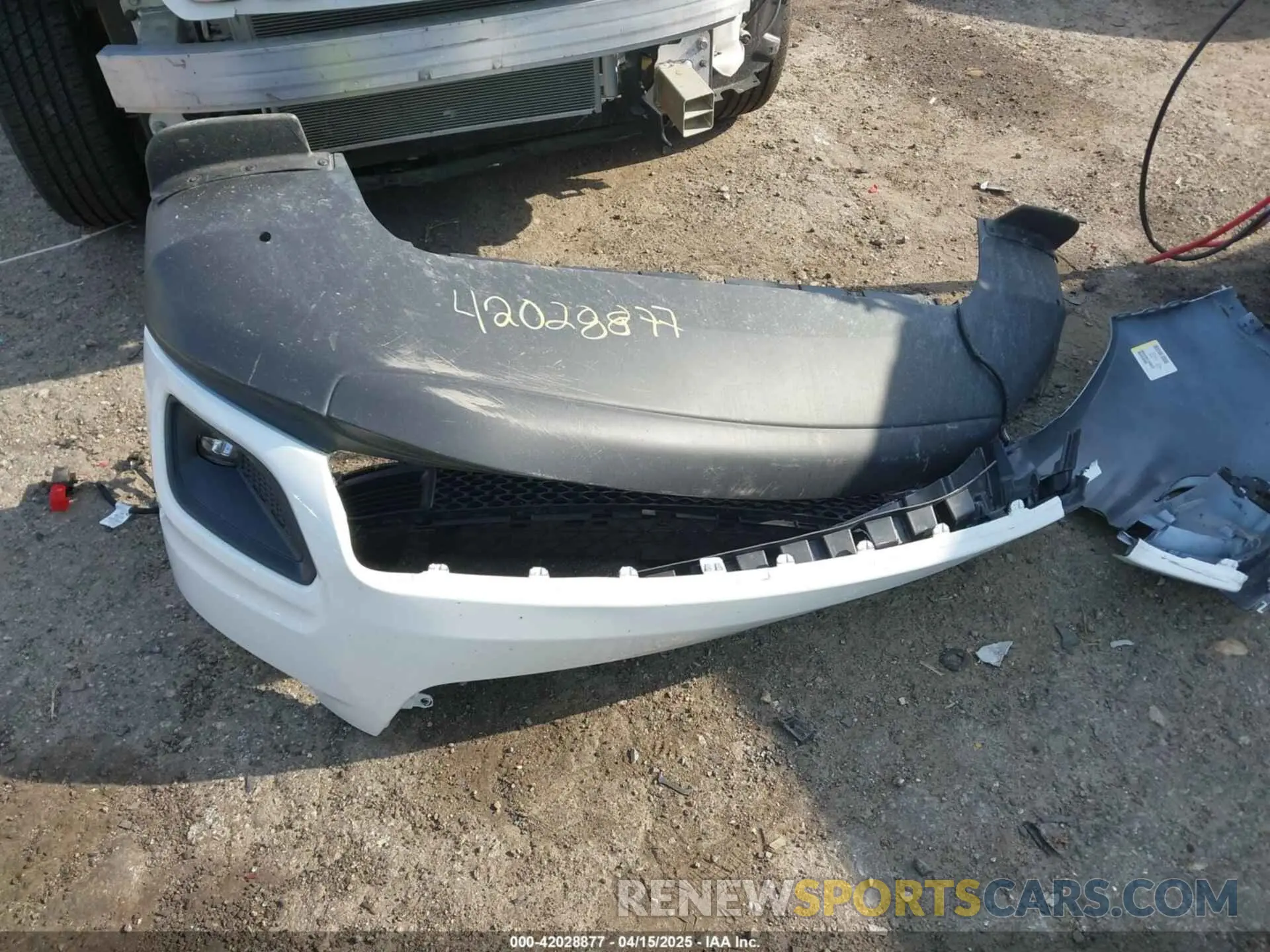 12 Photograph of a damaged car 1C4PJMCB3KD425451 JEEP CHEROKEE 2019