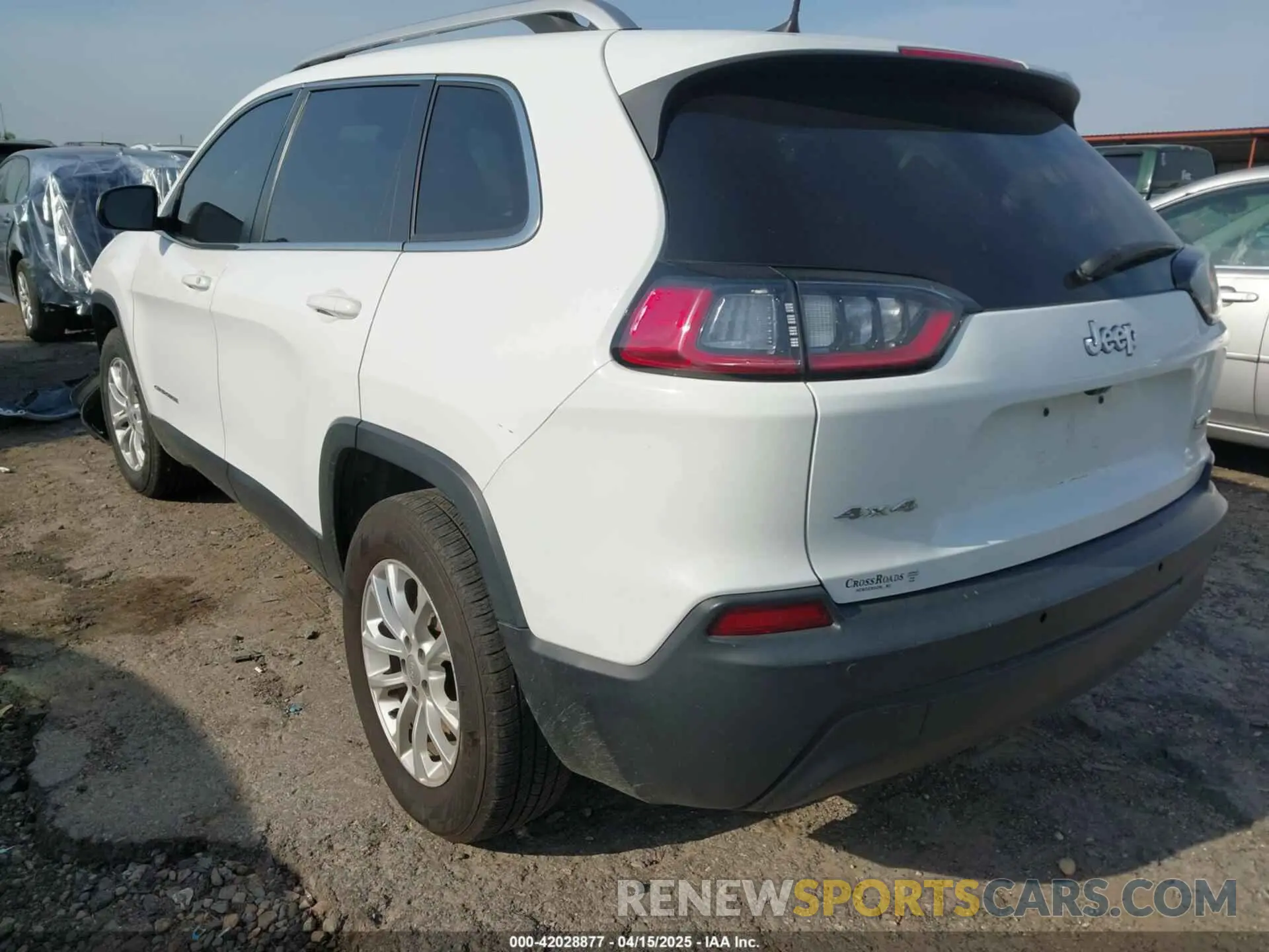 3 Photograph of a damaged car 1C4PJMCB3KD425451 JEEP CHEROKEE 2019