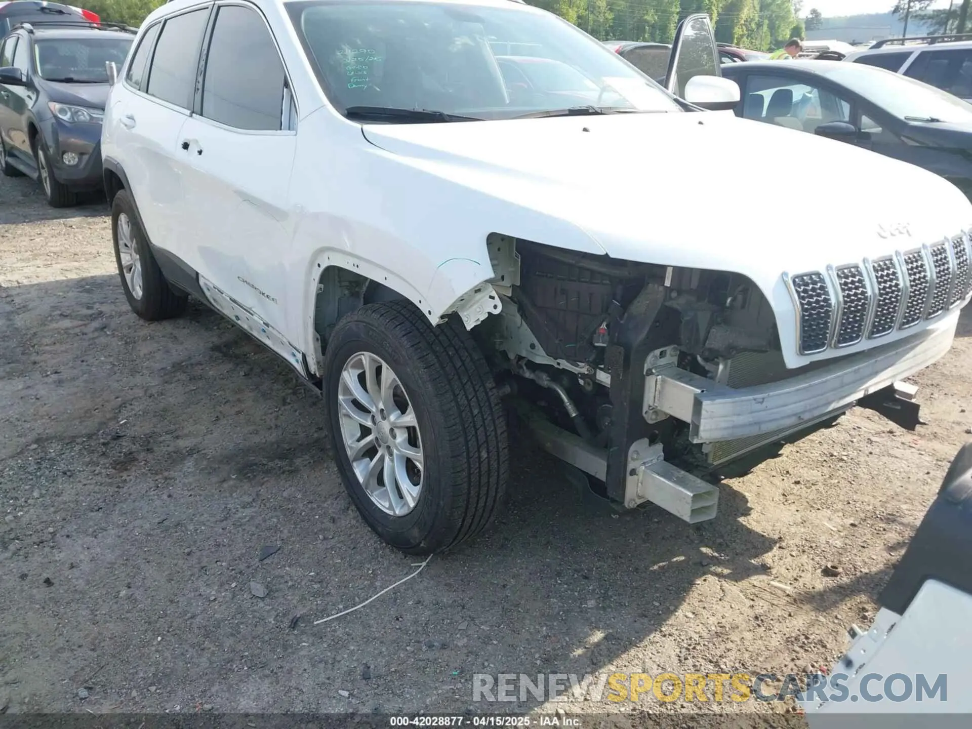 6 Photograph of a damaged car 1C4PJMCB3KD425451 JEEP CHEROKEE 2019