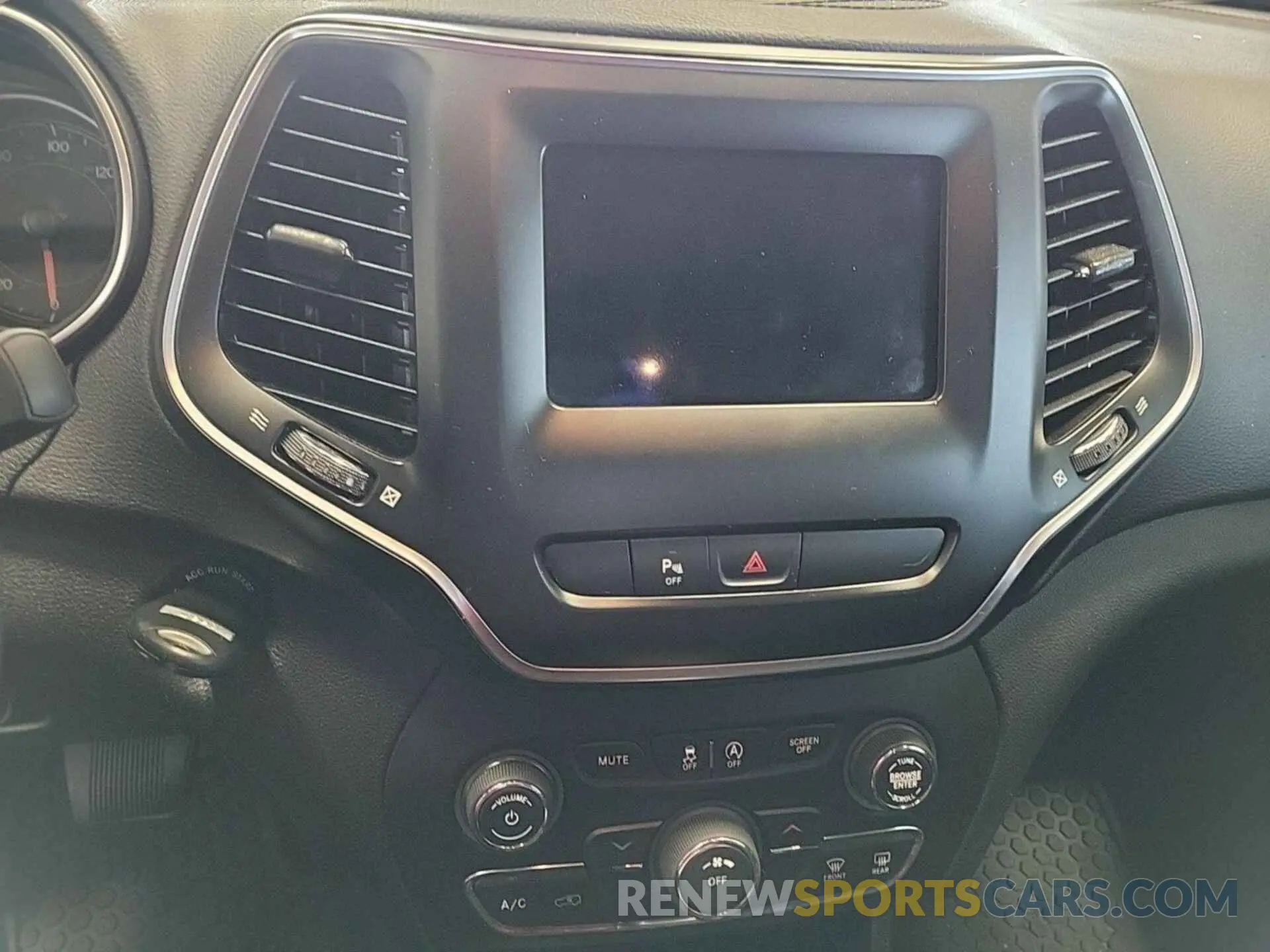 1 Photograph of a damaged car 1C4PJMCB3KD450804 JEEP CHEROKEE 2019