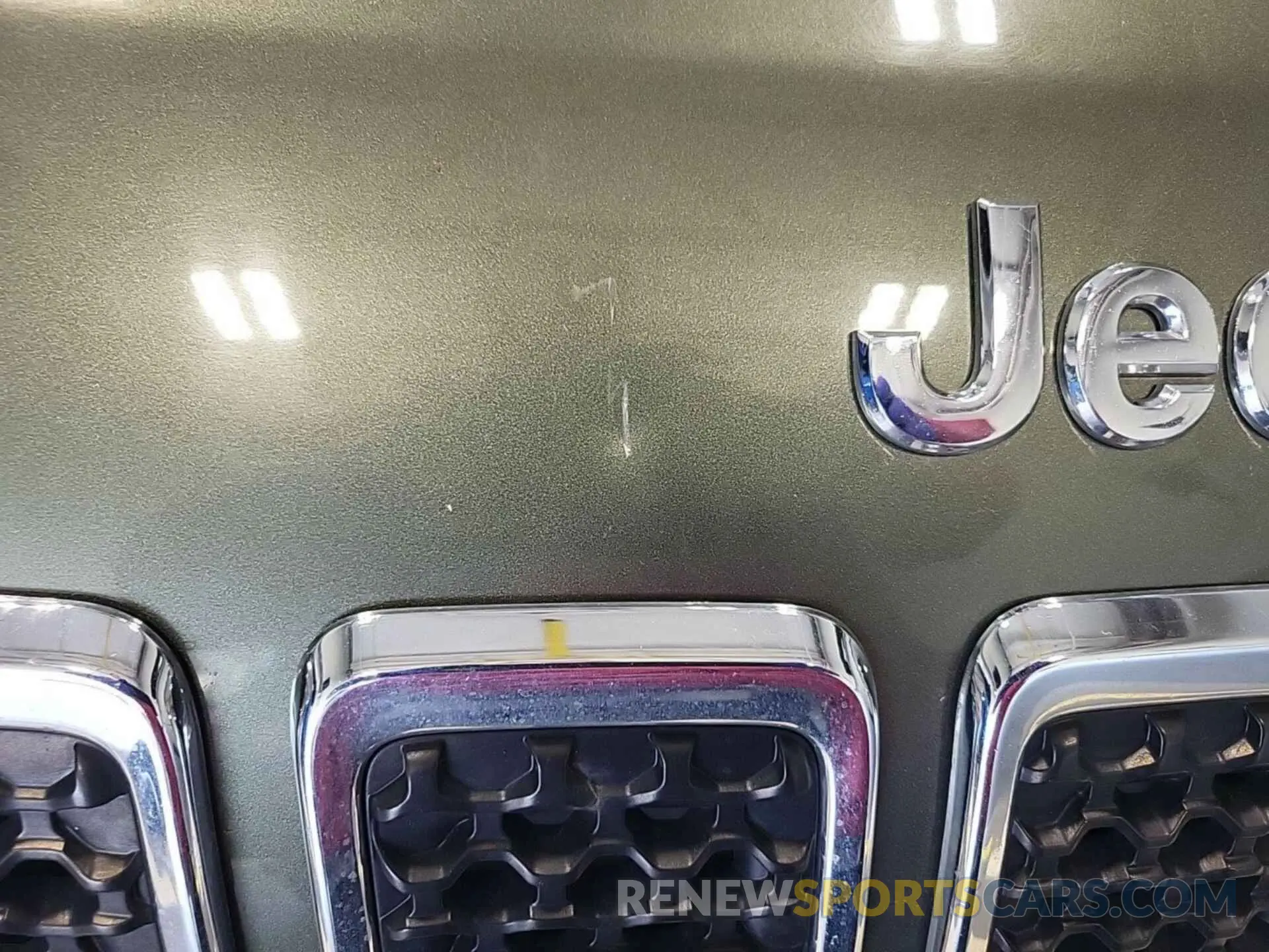16 Photograph of a damaged car 1C4PJMCB3KD450804 JEEP CHEROKEE 2019