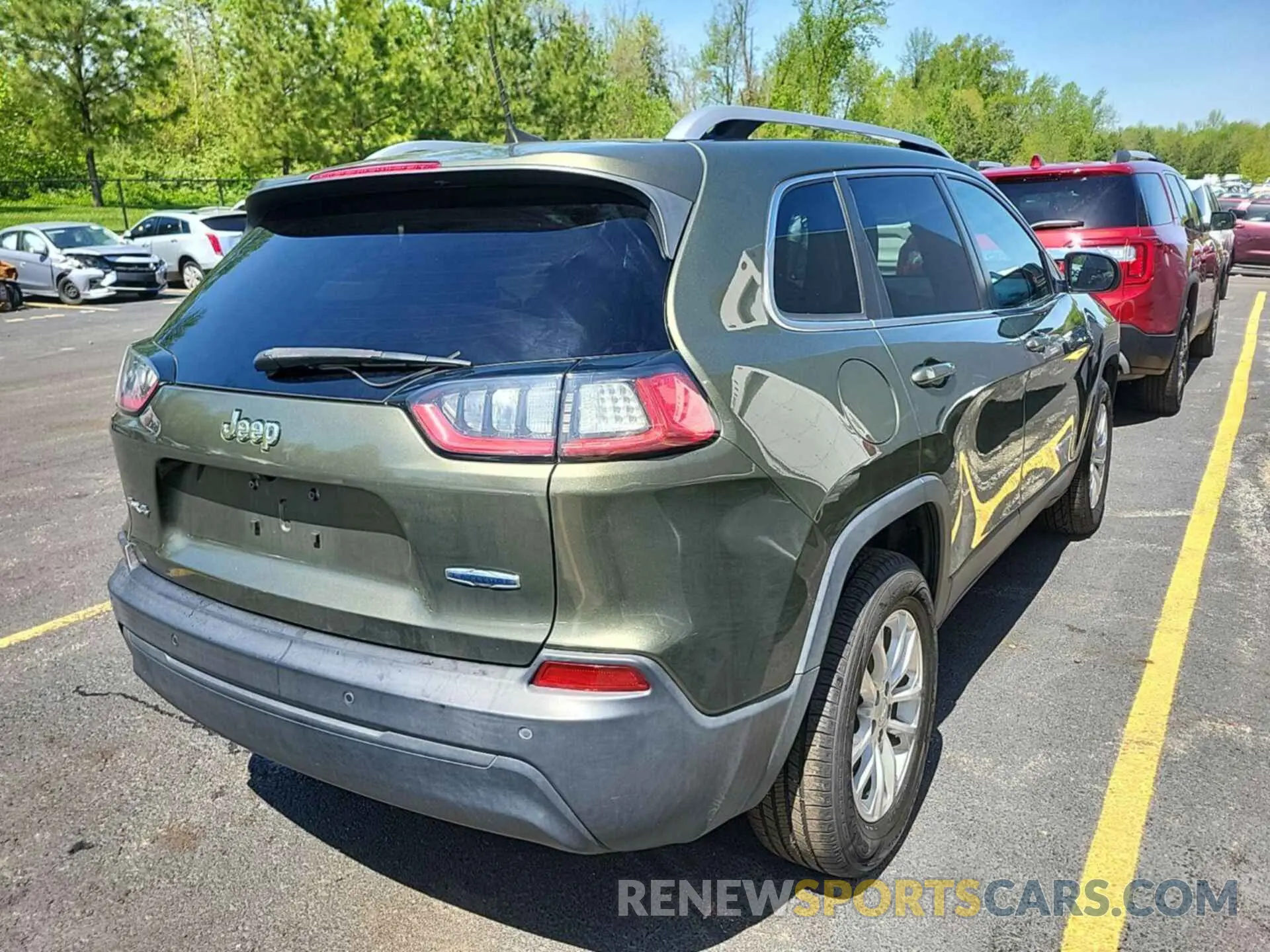 17 Photograph of a damaged car 1C4PJMCB3KD450804 JEEP CHEROKEE 2019