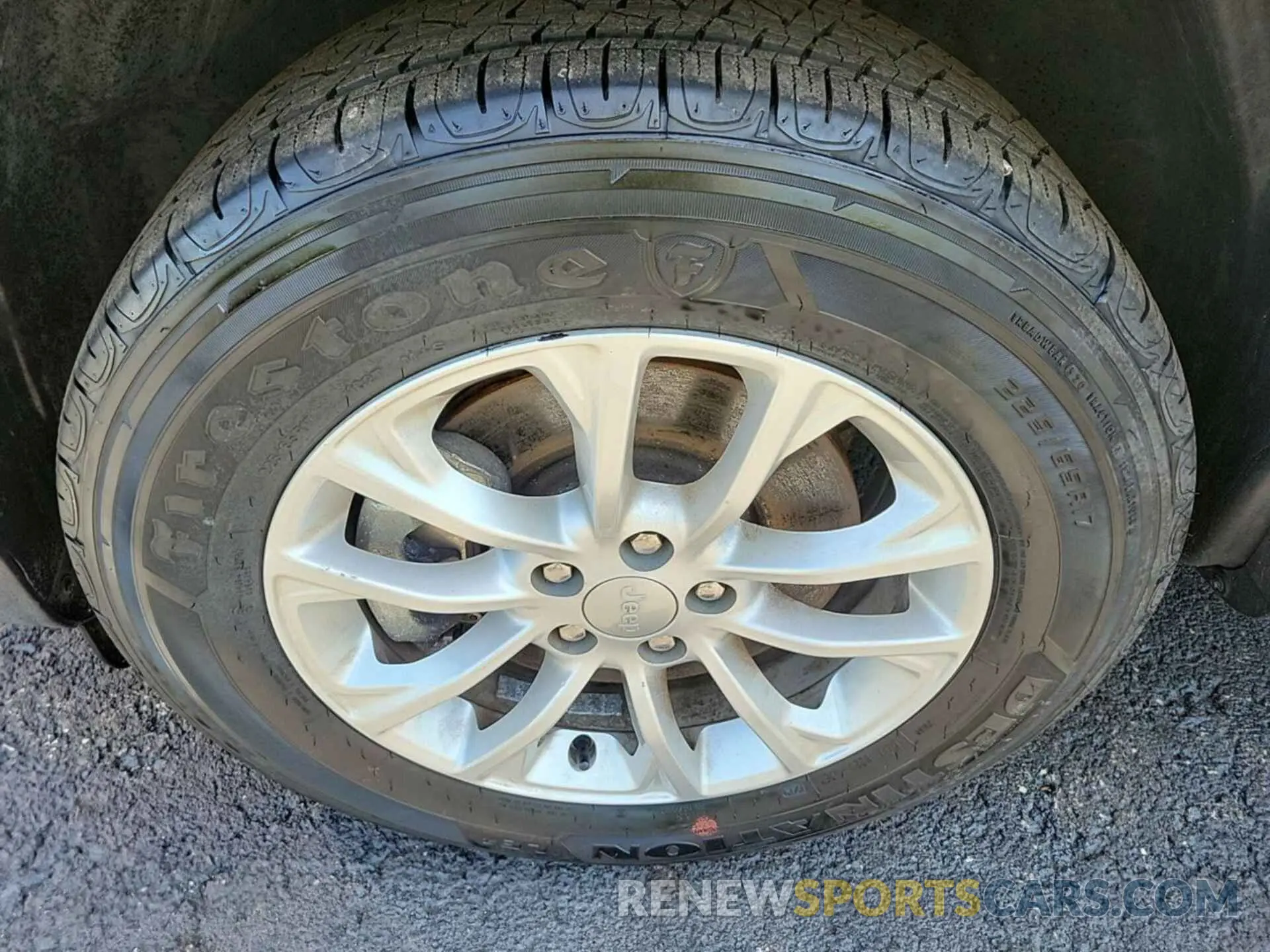 23 Photograph of a damaged car 1C4PJMCB3KD450804 JEEP CHEROKEE 2019