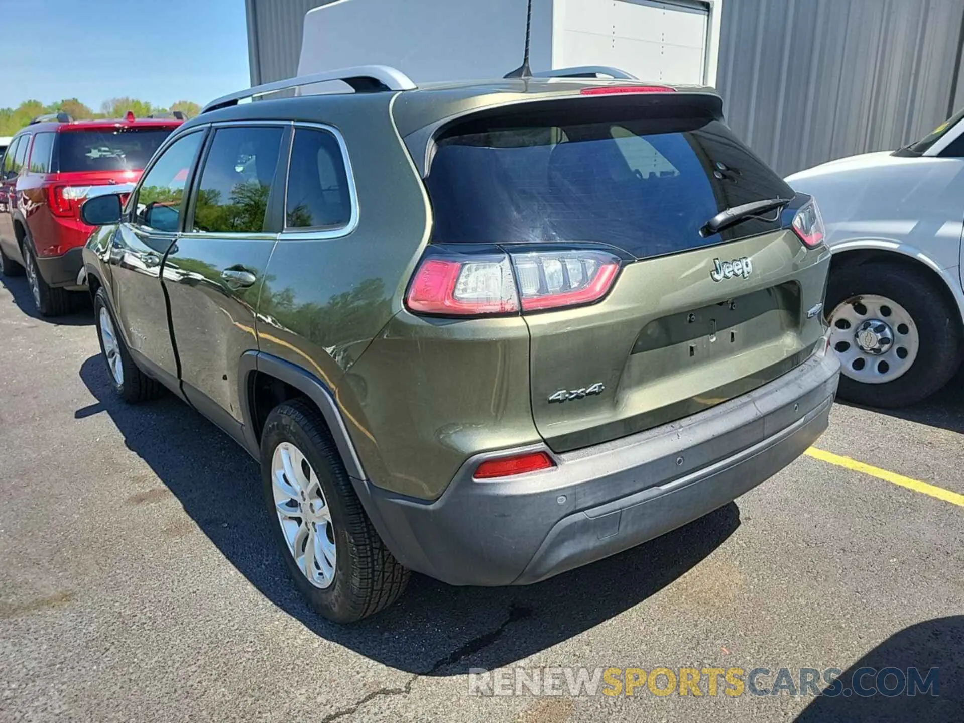 24 Photograph of a damaged car 1C4PJMCB3KD450804 JEEP CHEROKEE 2019