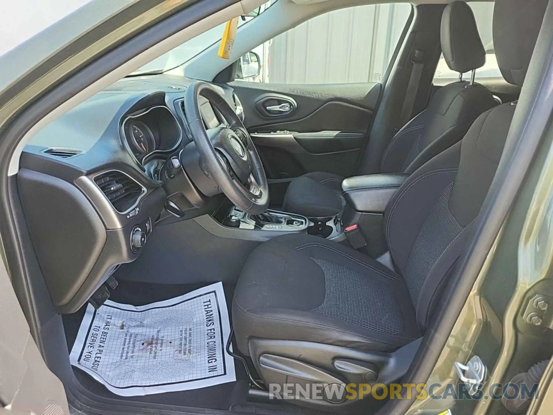 26 Photograph of a damaged car 1C4PJMCB3KD450804 JEEP CHEROKEE 2019