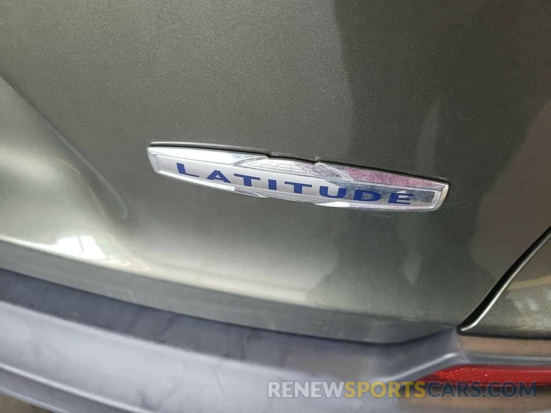 4 Photograph of a damaged car 1C4PJMCB3KD450804 JEEP CHEROKEE 2019
