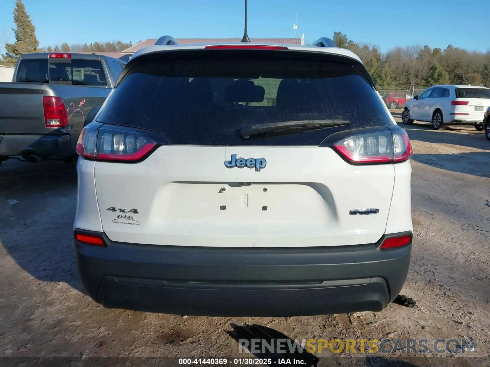 16 Photograph of a damaged car 1C4PJMCB5KD281272 JEEP CHEROKEE 2019