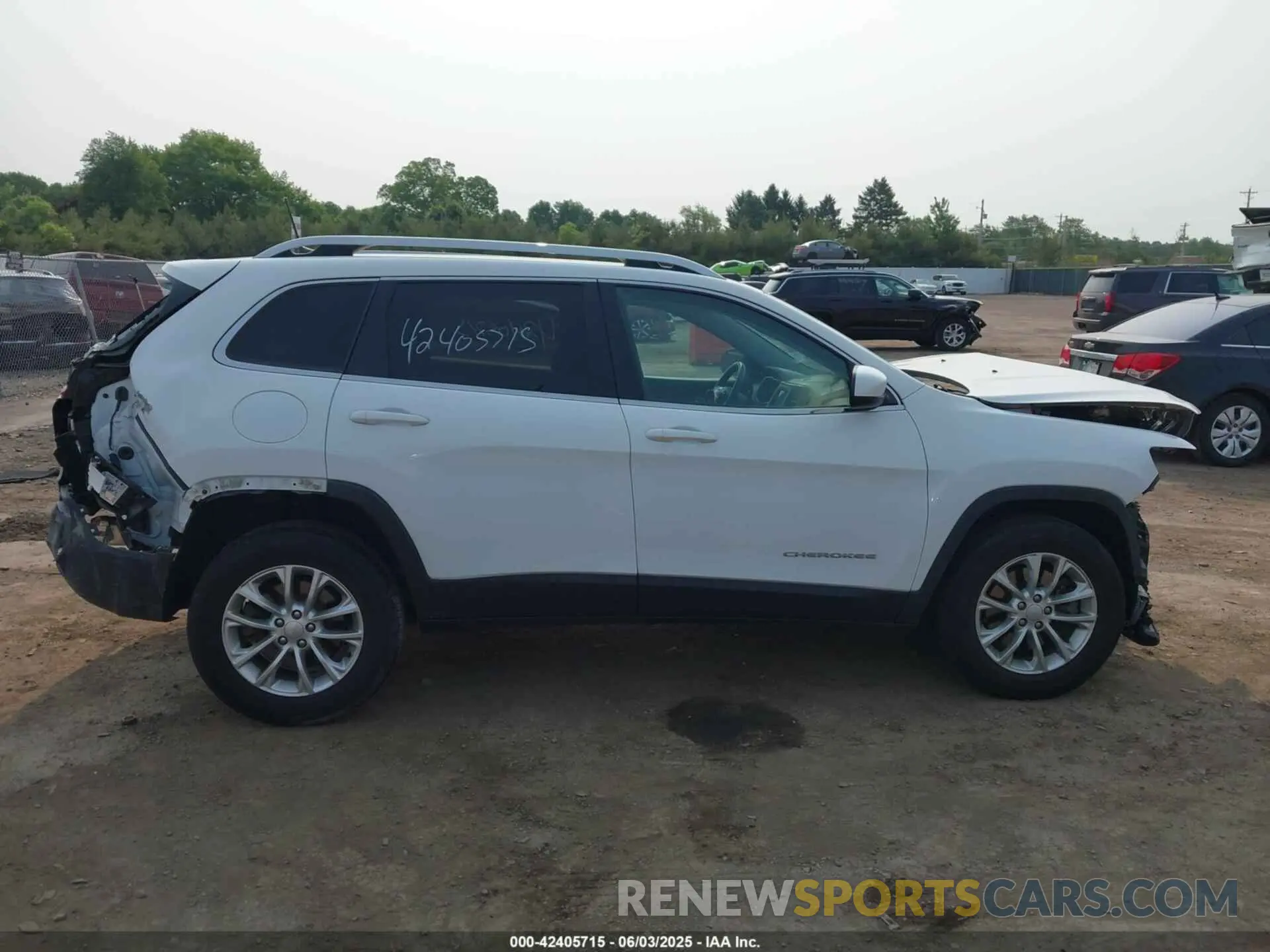 13 Photograph of a damaged car 1C4PJMCB5KD341728 JEEP CHEROKEE 2019