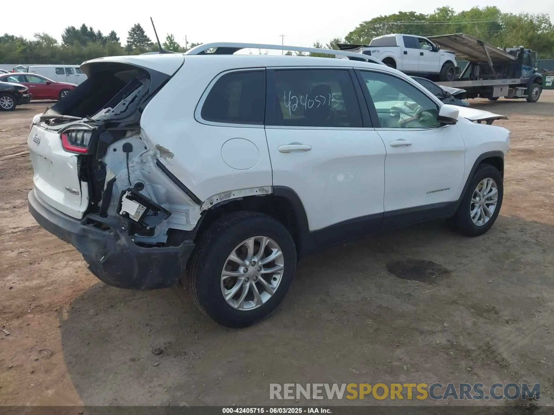 4 Photograph of a damaged car 1C4PJMCB5KD341728 JEEP CHEROKEE 2019