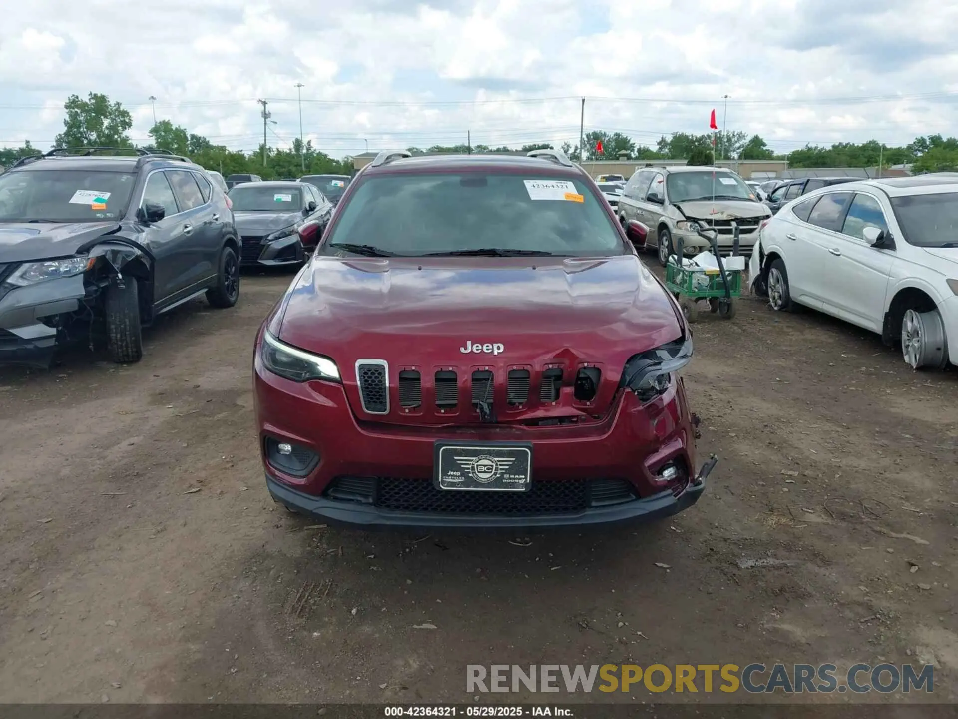 12 Photograph of a damaged car 1C4PJMCB5KD386572 JEEP CHEROKEE 2019