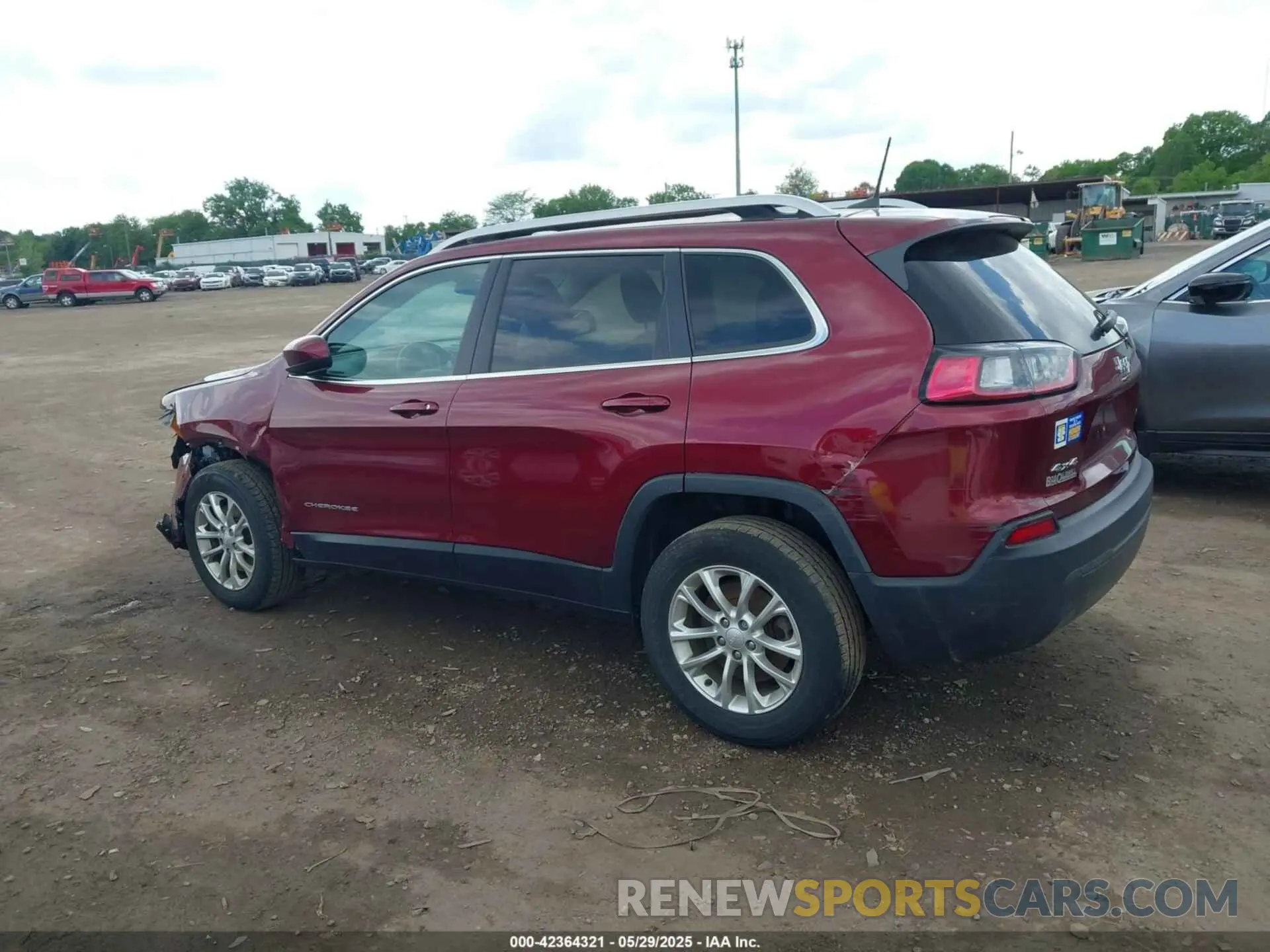 14 Photograph of a damaged car 1C4PJMCB5KD386572 JEEP CHEROKEE 2019
