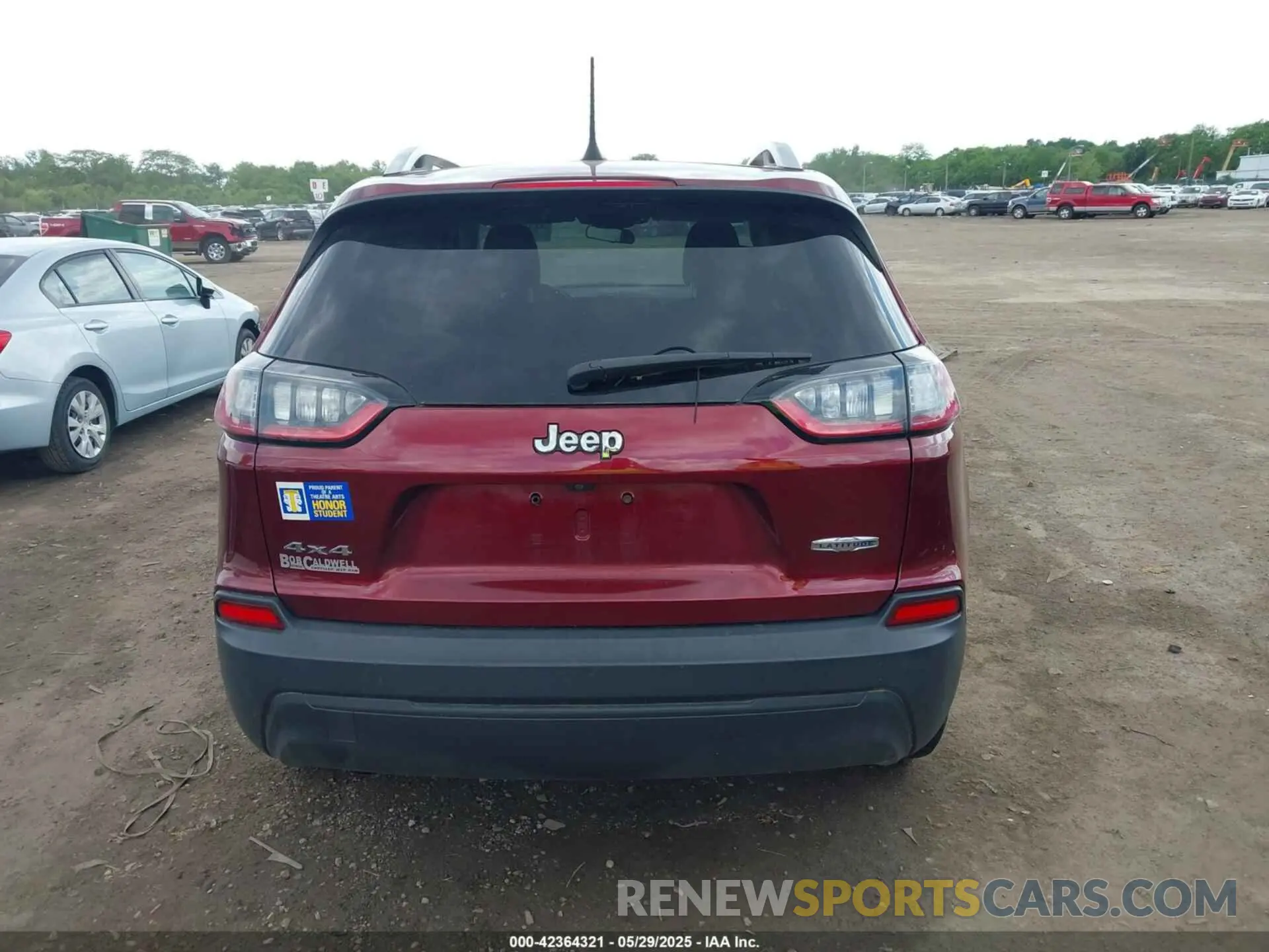 16 Photograph of a damaged car 1C4PJMCB5KD386572 JEEP CHEROKEE 2019
